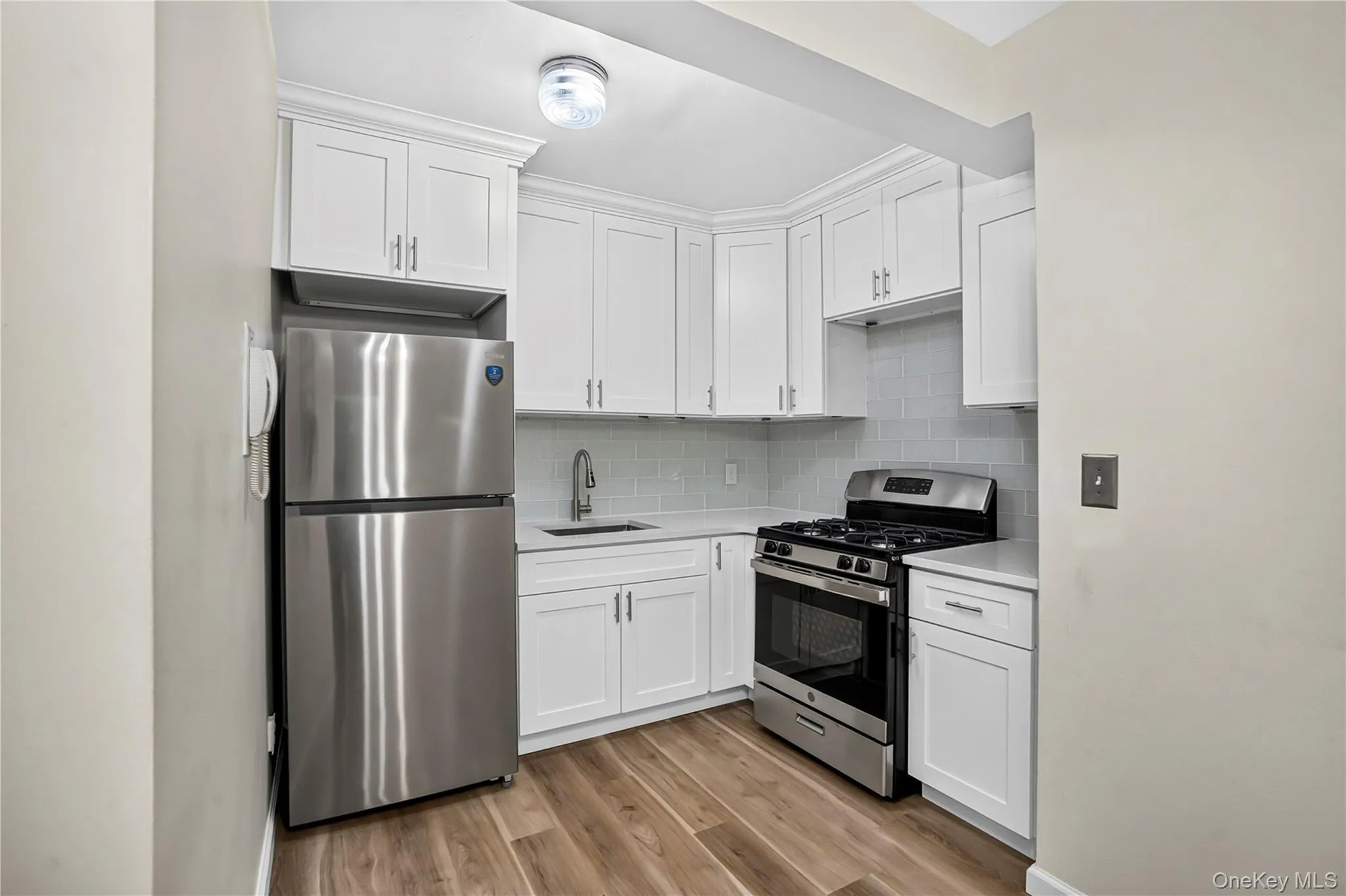8915 Parsons Boulevard, New York, NY, 3 Rooms Rooms,Residential,For Rent,Parsons,0,1061271 8915 Parsons Boulevard, New York, NY, 3 Rooms Rooms,Residential,For Rent,Parsons,0,1061271