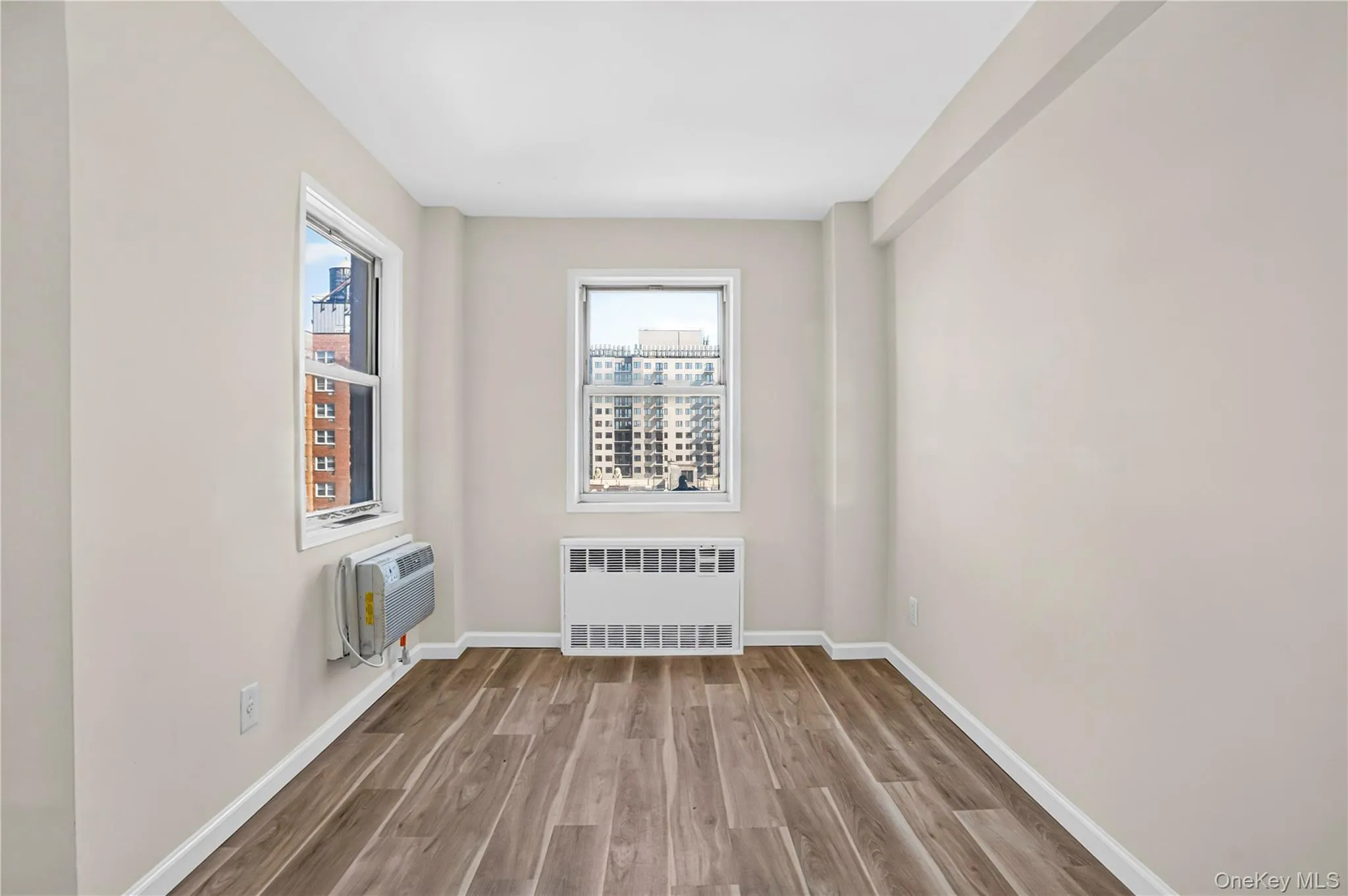 ALCOVE THAT CAN ALSO ACCOMODATE BEDROOM FURNITURE. ALCOVE THAT CAN ALSO ACCOMODATE BEDROOM FURNITURE.