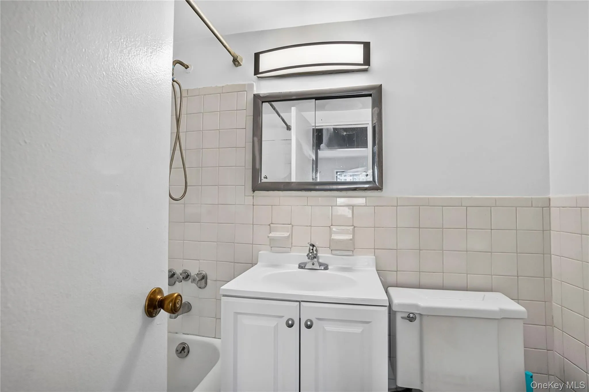 8915 Parsons Boulevard, New York, NY, 3 Rooms Rooms,Residential,For Rent,Parsons,0,1061271 8915 Parsons Boulevard, New York, NY, 3 Rooms Rooms,Residential,For Rent,Parsons,0,1061271