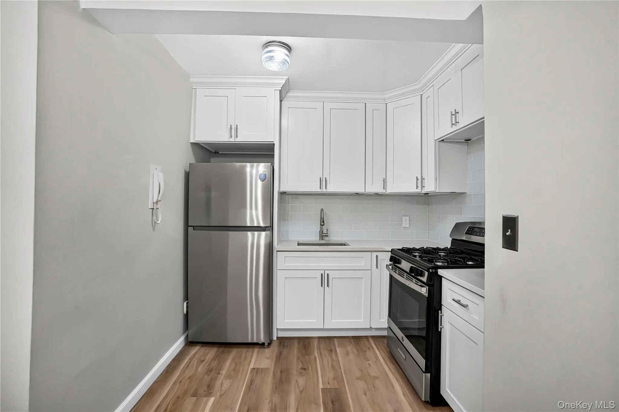 8915 Parsons Boulevard, New York, NY, 3 Rooms Rooms,Residential,For Rent,Parsons,0,1061271 8915 Parsons Boulevard, New York, NY, 3 Rooms Rooms,Residential,For Rent,Parsons,0,1061271