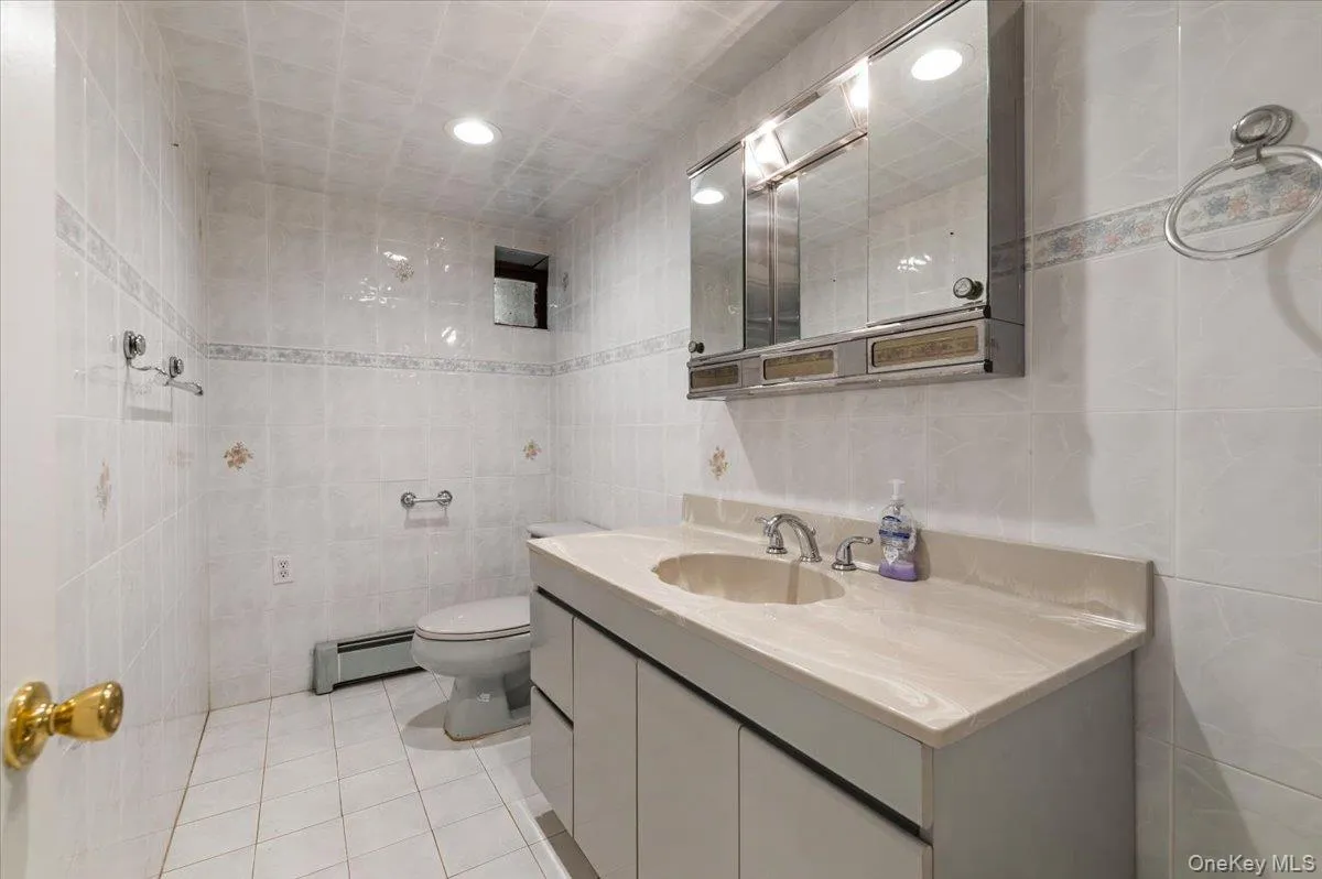 363 Oak Avenue, Hempstead, NY, 5 Bedroom Bedrooms, 11 Room Rooms,3 BathroomBathrooms,Residential Lease,For Rent,Oak,0,1061273 363 Oak Avenue, Hempstead, NY, 5 Bedroom Bedrooms, 11 Room Rooms,3 BathroomBathrooms,Residential Lease,For Rent,Oak,0,1061273