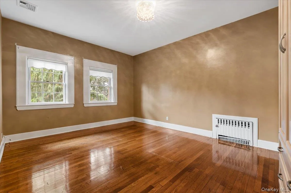 363 Oak Avenue, Hempstead, NY, 5 Bedroom Bedrooms, 11 Room Rooms,3 BathroomBathrooms,Residential Lease,For Rent,Oak,0,1061273 363 Oak Avenue, Hempstead, NY, 5 Bedroom Bedrooms, 11 Room Rooms,3 BathroomBathrooms,Residential Lease,For Rent,Oak,0,1061273