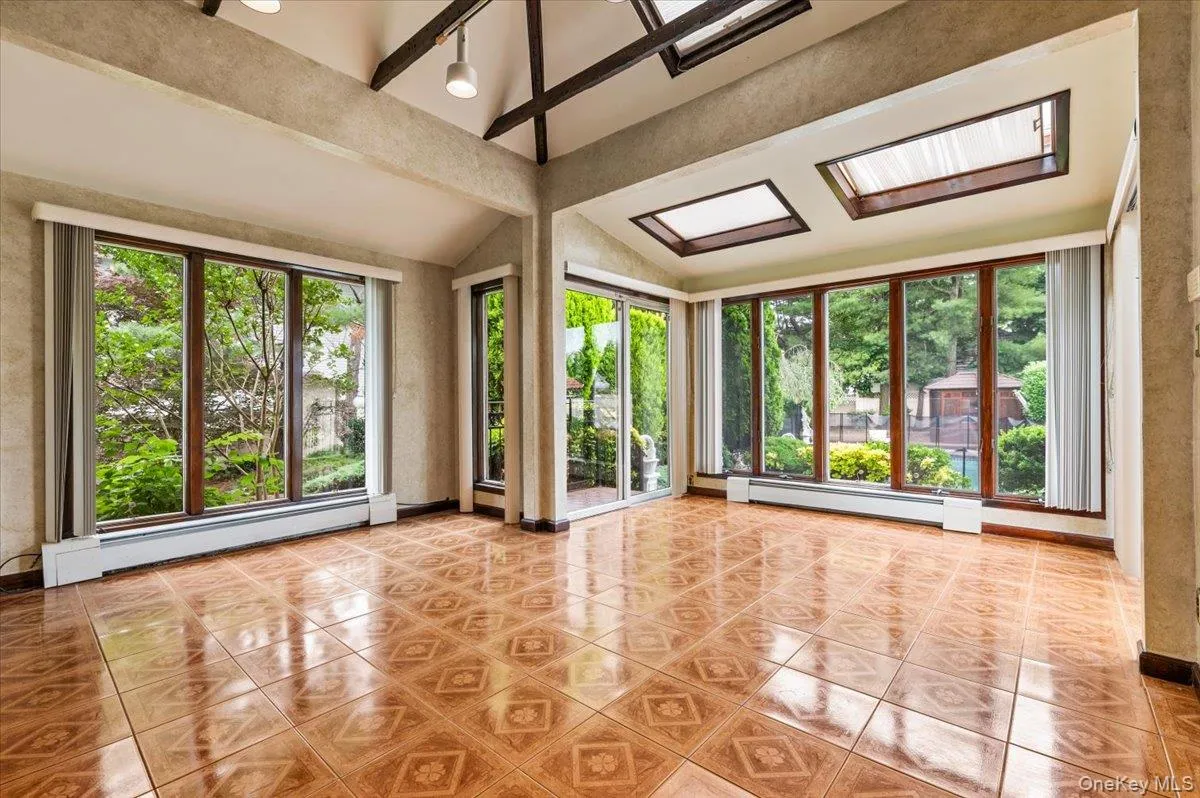 363 Oak Avenue, Hempstead, NY, 5 Bedroom Bedrooms, 11 Room Rooms,3 BathroomBathrooms,Residential Lease,For Rent,Oak,0,1061273 363 Oak Avenue, Hempstead, NY, 5 Bedroom Bedrooms, 11 Room Rooms,3 BathroomBathrooms,Residential Lease,For Rent,Oak,0,1061273