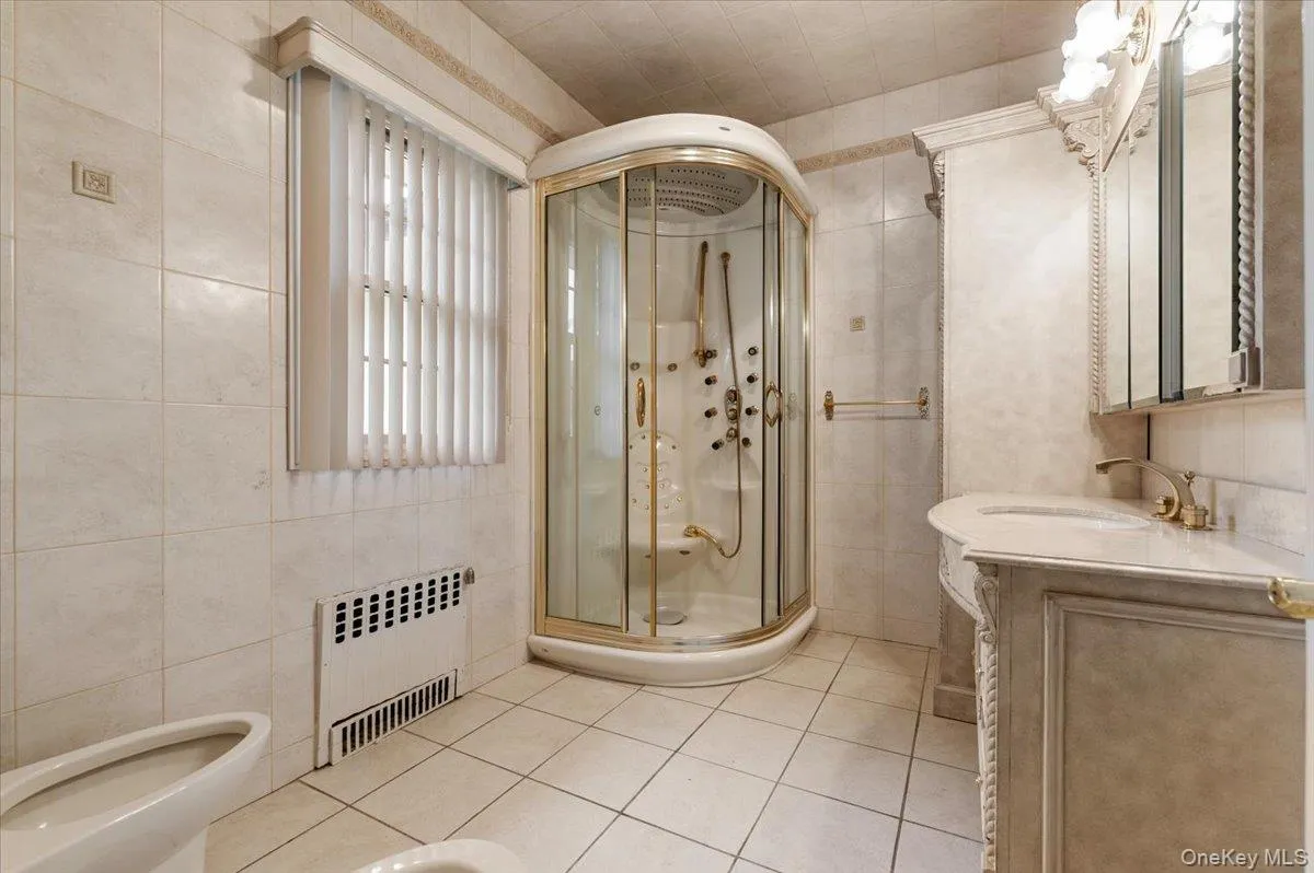 363 Oak Avenue, Hempstead, NY, 5 Bedroom Bedrooms, 11 Room Rooms,3 BathroomBathrooms,Residential Lease,For Rent,Oak,0,1061273 363 Oak Avenue, Hempstead, NY, 5 Bedroom Bedrooms, 11 Room Rooms,3 BathroomBathrooms,Residential Lease,For Rent,Oak,0,1061273