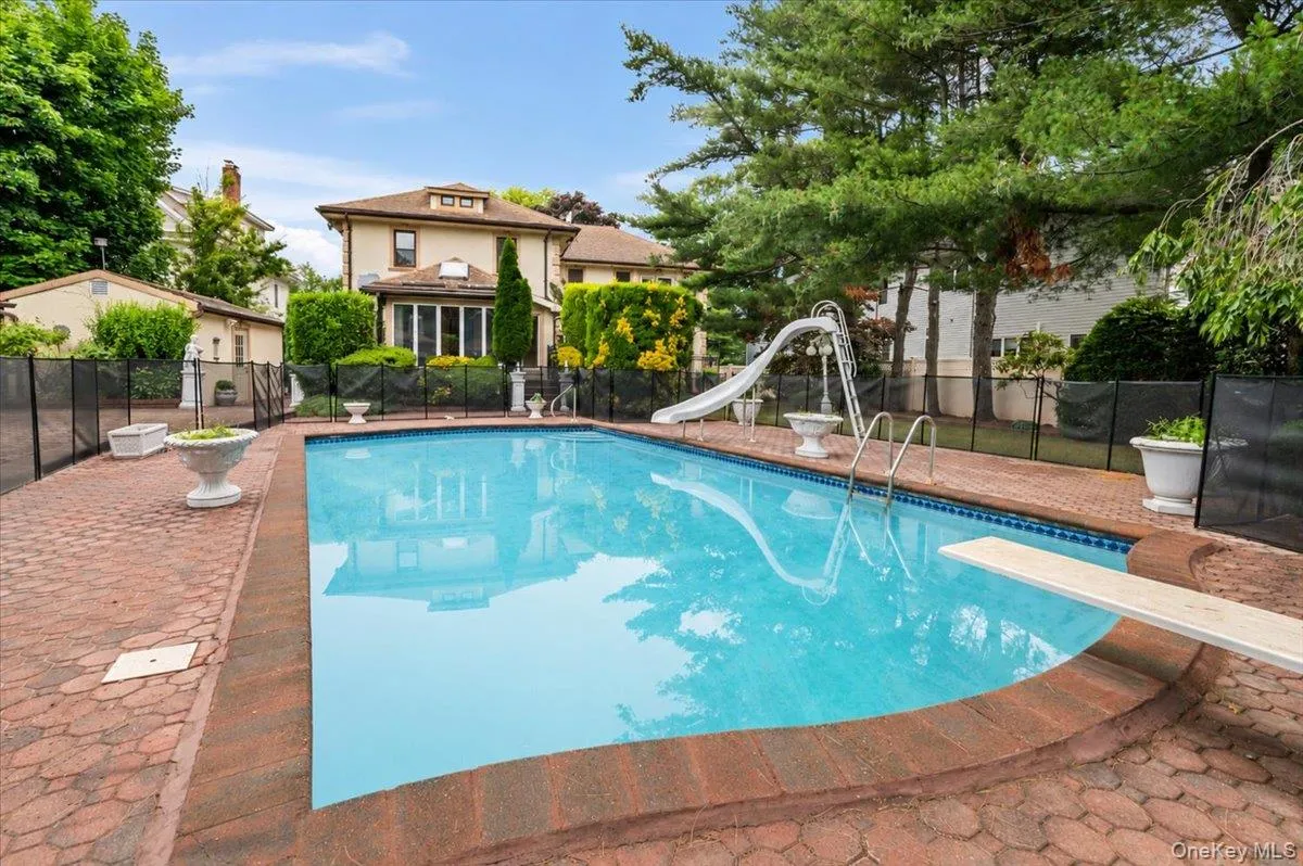 363 Oak Avenue, Hempstead, NY, 5 Bedroom Bedrooms, 11 Room Rooms,3 BathroomBathrooms,Residential Lease,For Rent,Oak,0,1061273 363 Oak Avenue, Hempstead, NY, 5 Bedroom Bedrooms, 11 Room Rooms,3 BathroomBathrooms,Residential Lease,For Rent,Oak,0,1061273