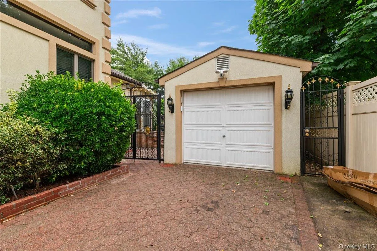 363 Oak Avenue, Hempstead, NY, 5 Bedroom Bedrooms, 11 Room Rooms,3 BathroomBathrooms,Residential Lease,For Rent,Oak,0,1061273 363 Oak Avenue, Hempstead, NY, 5 Bedroom Bedrooms, 11 Room Rooms,3 BathroomBathrooms,Residential Lease,For Rent,Oak,0,1061273