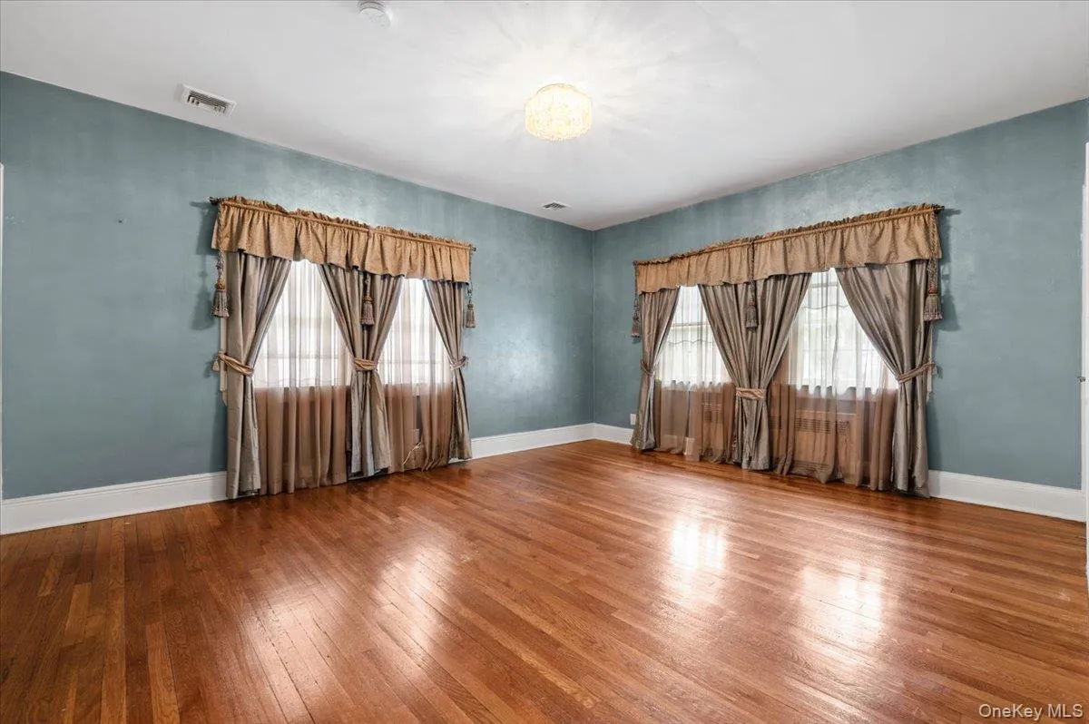 363 Oak Avenue, Hempstead, NY, 5 Bedroom Bedrooms, 11 Room Rooms,3 BathroomBathrooms,Residential Lease,For Rent,Oak,0,1061273 363 Oak Avenue, Hempstead, NY, 5 Bedroom Bedrooms, 11 Room Rooms,3 BathroomBathrooms,Residential Lease,For Rent,Oak,0,1061273