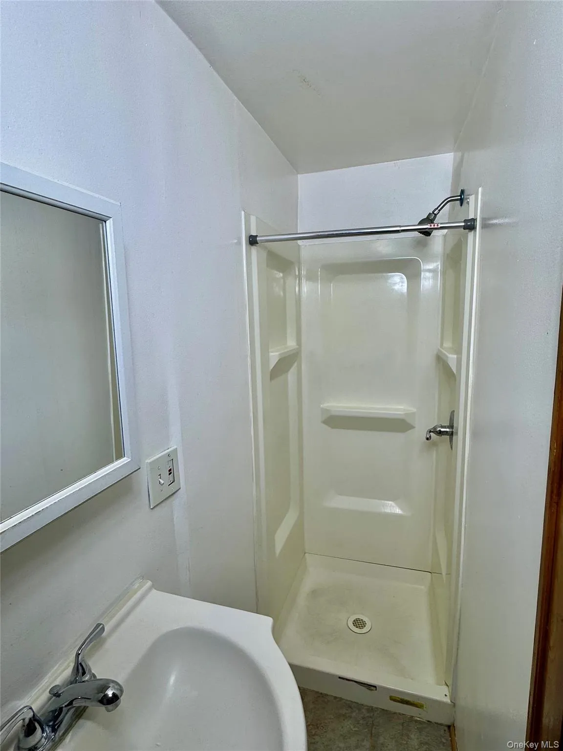 4 Harding Street, Middletown, NY, 4 Bedrooms Bedrooms, 6 Rooms Rooms,2 BathroomsBathrooms,Residential,For Rent,Harding,0,1061283 4 Harding Street, Middletown, NY, 4 Bedrooms Bedrooms, 6 Rooms Rooms,2 BathroomsBathrooms,Residential,For Rent,Harding,0,1061283