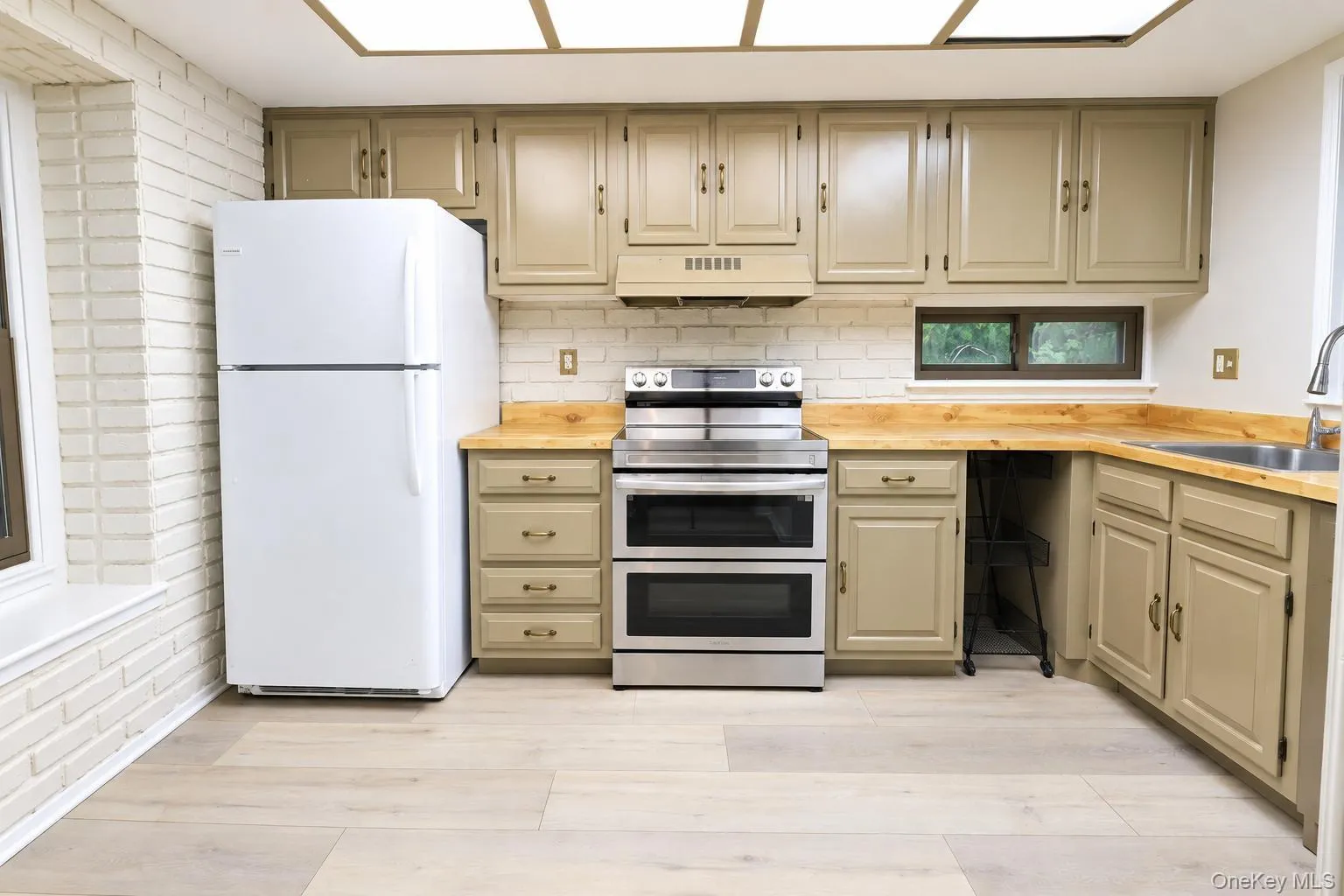 83 Treetop Circle, Clarkstown, NY, 1 Bedroom Bedrooms, 6 Rooms Rooms,1 BathroomBathrooms,Residential,For Rent,Treetop,0,1061289 83 Treetop Circle, Clarkstown, NY, 1 Bedroom Bedrooms, 6 Rooms Rooms,1 BathroomBathrooms,Residential,For Rent,Treetop,0,1061289