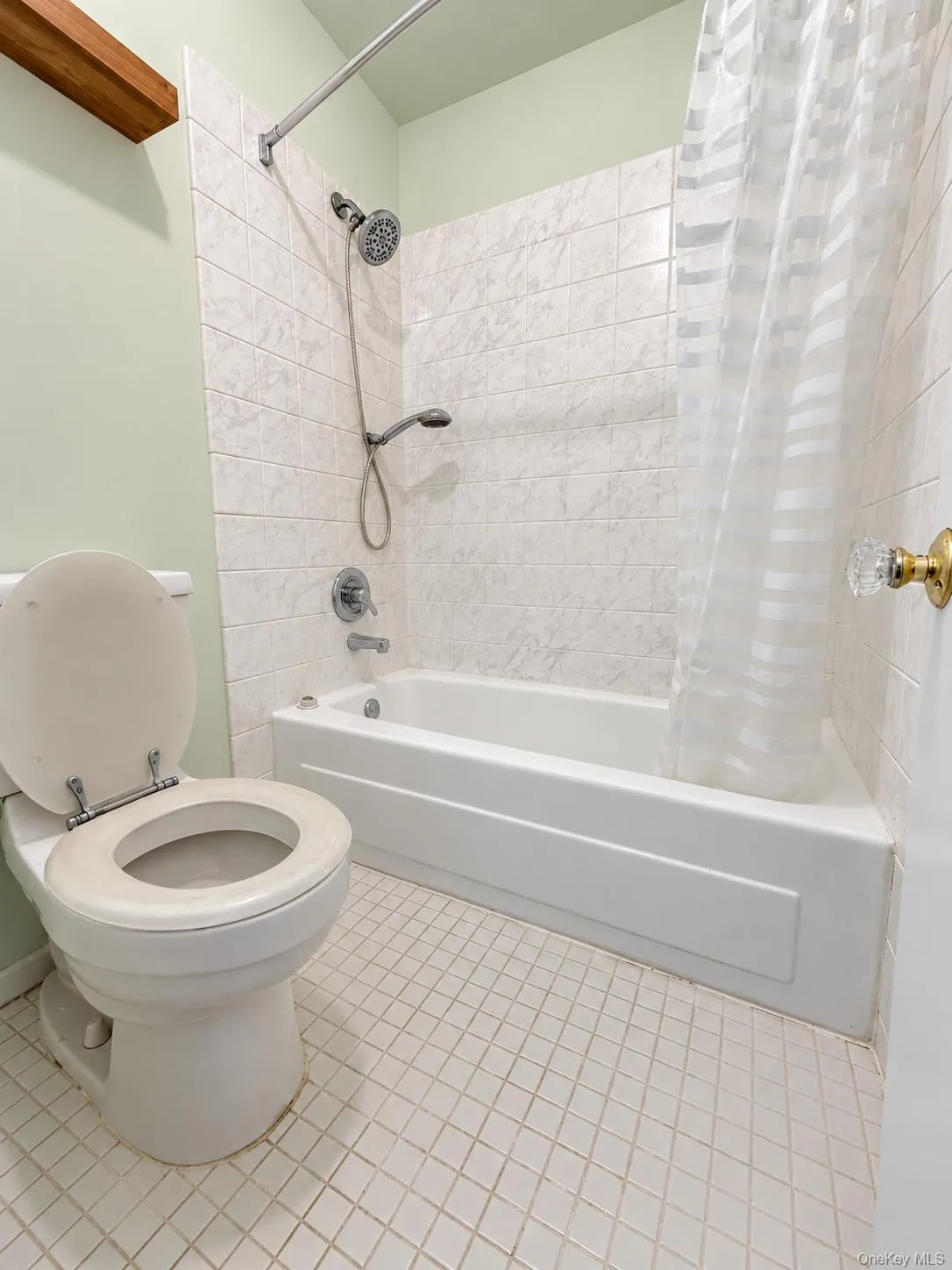 83 Treetop Circle, Clarkstown, NY, 1 Bedroom Bedrooms, 6 Rooms Rooms,1 BathroomBathrooms,Residential,For Rent,Treetop,0,1061289 83 Treetop Circle, Clarkstown, NY, 1 Bedroom Bedrooms, 6 Rooms Rooms,1 BathroomBathrooms,Residential,For Rent,Treetop,0,1061289