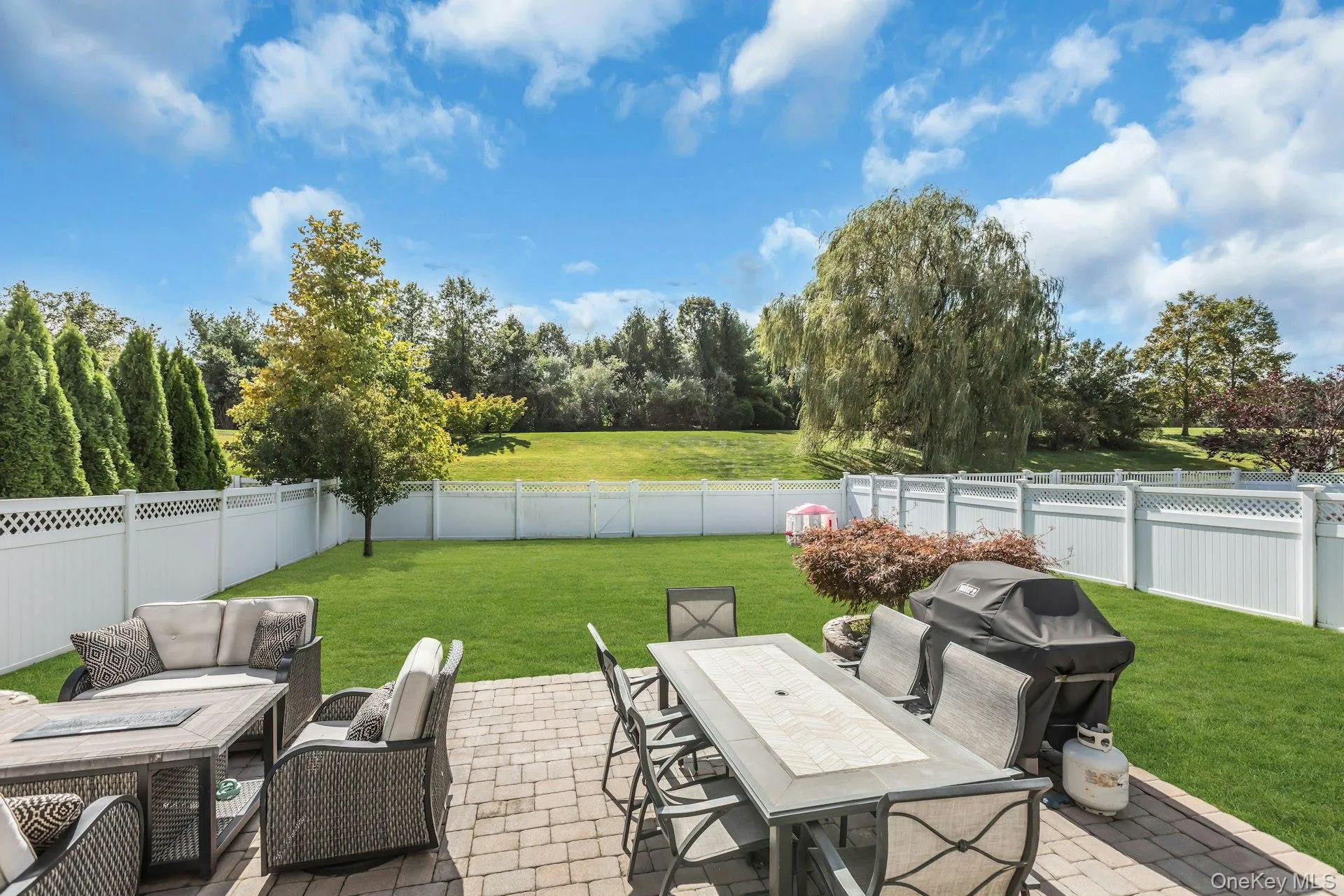 140 Rivendell Court, Huntington, NY, 3 Bedrooms Bedrooms, 6 Rooms Rooms,2 BathroomsBathrooms,Residential,For Rent,Rivendell,0,1061302 140 Rivendell Court, Huntington, NY, 3 Bedrooms Bedrooms, 6 Rooms Rooms,2 BathroomsBathrooms,Residential,For Rent,Rivendell,0,1061302