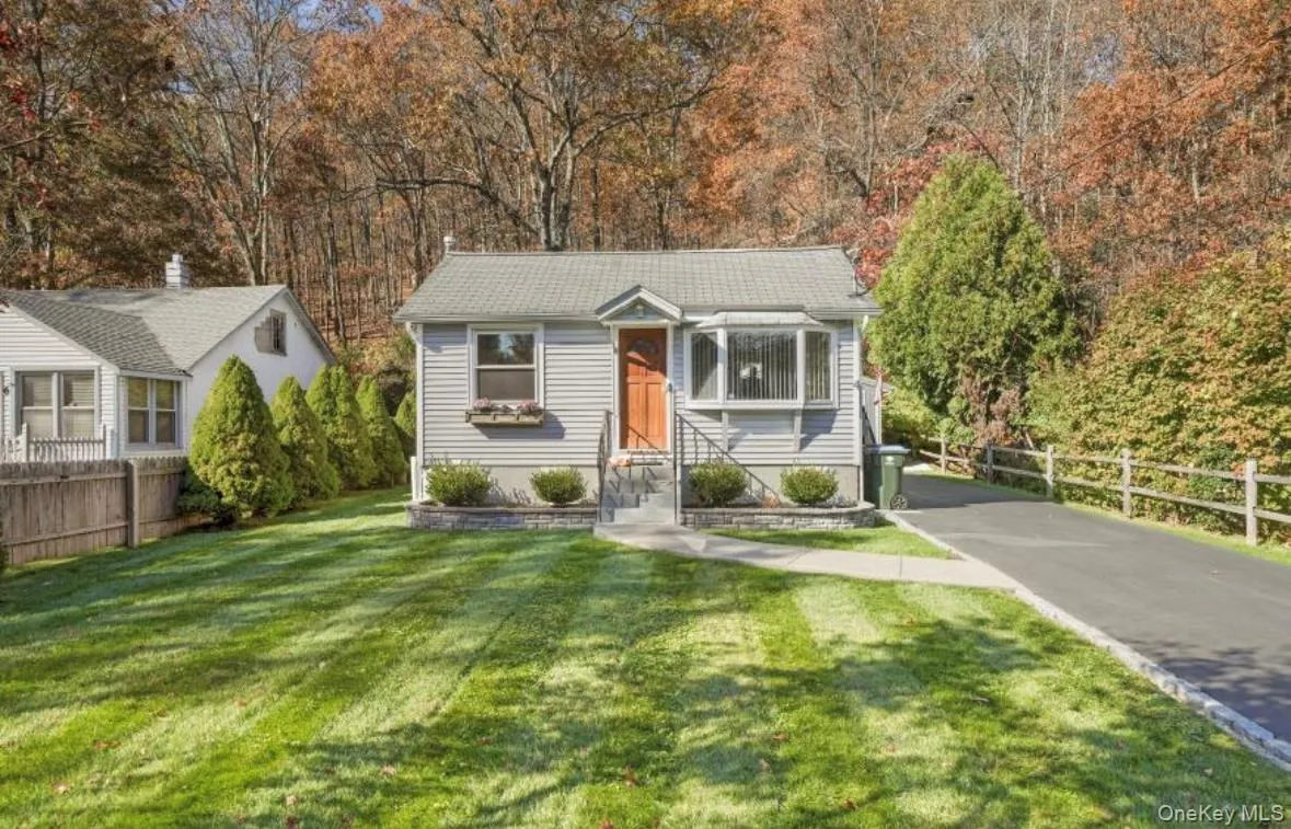 4 Village Drive, Warwick (town), NY, 2 Bedrooms Bedrooms, 6 Rooms Rooms,1 BathroomBathrooms,Residential,For Rent,Village,0,1061323 4 Village Drive, Warwick (town), NY, 2 Bedrooms Bedrooms, 6 Rooms Rooms,1 BathroomBathrooms,Residential,For Rent,Village,0,1061323