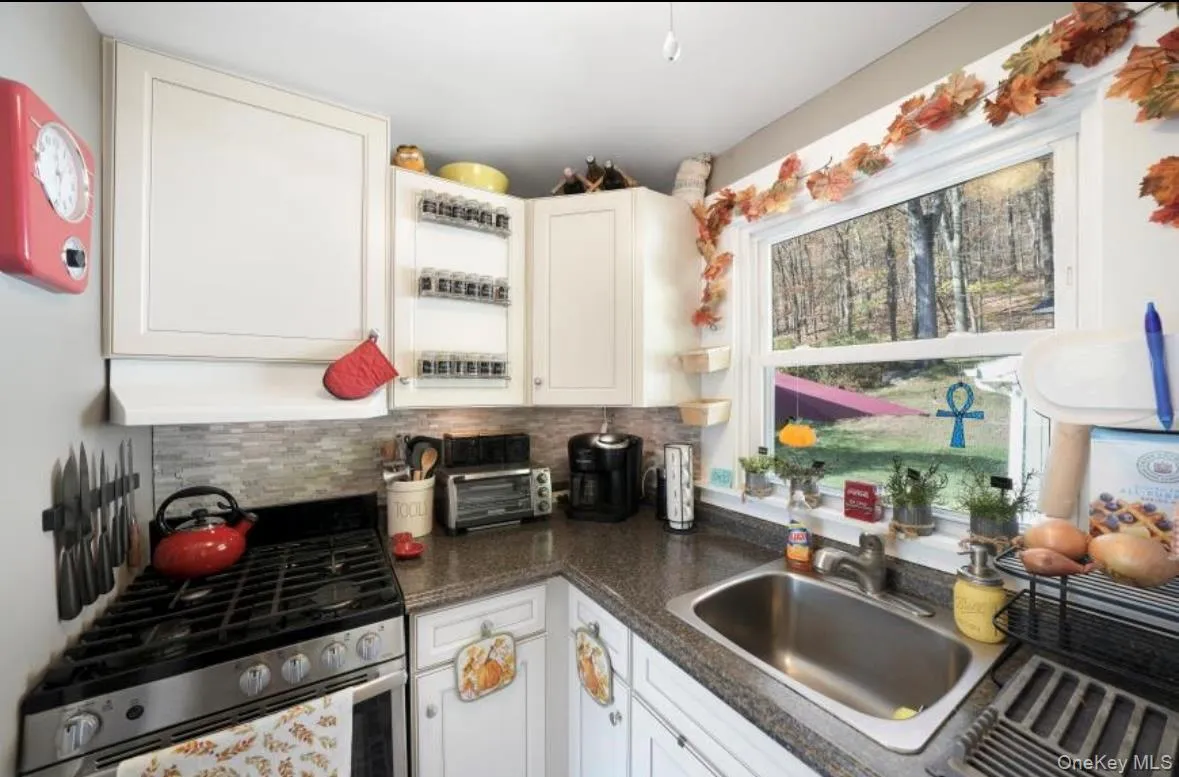 4 Village Drive, Warwick (town), NY, 2 Bedrooms Bedrooms, 6 Rooms Rooms,1 BathroomBathrooms,Residential,For Rent,Village,0,1061323 4 Village Drive, Warwick (town), NY, 2 Bedrooms Bedrooms, 6 Rooms Rooms,1 BathroomBathrooms,Residential,For Rent,Village,0,1061323