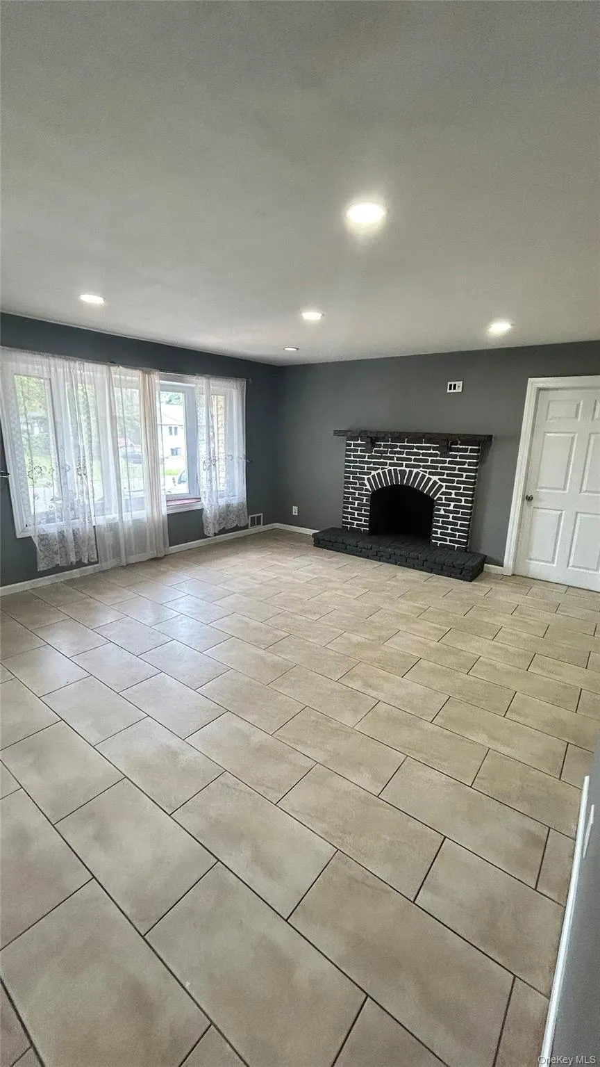 200 Hancock st, Islip, NY, 3 Bedroom Bedrooms, 6 Room Rooms,1 BathroomBathrooms,Residential Lease,For Rent,Hancock st,0,1061328 200 Hancock st, Islip, NY, 3 Bedroom Bedrooms, 6 Room Rooms,1 BathroomBathrooms,Residential Lease,For Rent,Hancock st,0,1061328