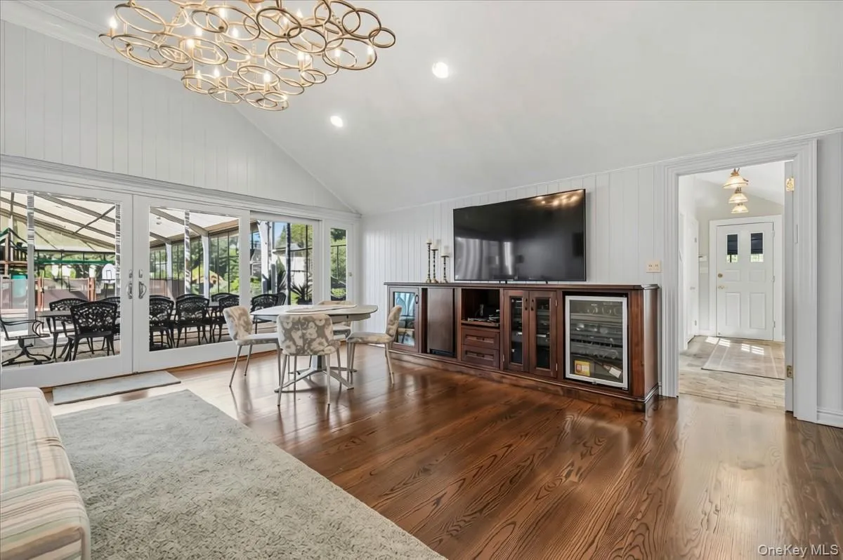 220 Causeway, Hempstead, NY, 7 Bedrooms Bedrooms, 14 Rooms Rooms,6 BathroomsBathrooms,Residential,For Rent,Causeway,0,1061332 220 Causeway, Hempstead, NY, 7 Bedrooms Bedrooms, 14 Rooms Rooms,6 BathroomsBathrooms,Residential,For Rent,Causeway,0,1061332