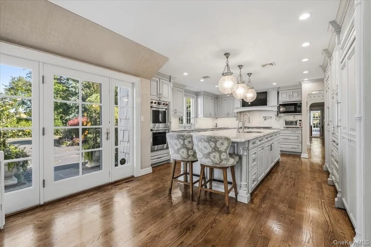 220 Causeway, Hempstead, NY, 7 Bedrooms Bedrooms, 14 Rooms Rooms,6 BathroomsBathrooms,Residential,For Rent,Causeway,0,1061332 220 Causeway, Hempstead, NY, 7 Bedrooms Bedrooms, 14 Rooms Rooms,6 BathroomsBathrooms,Residential,For Rent,Causeway,0,1061332