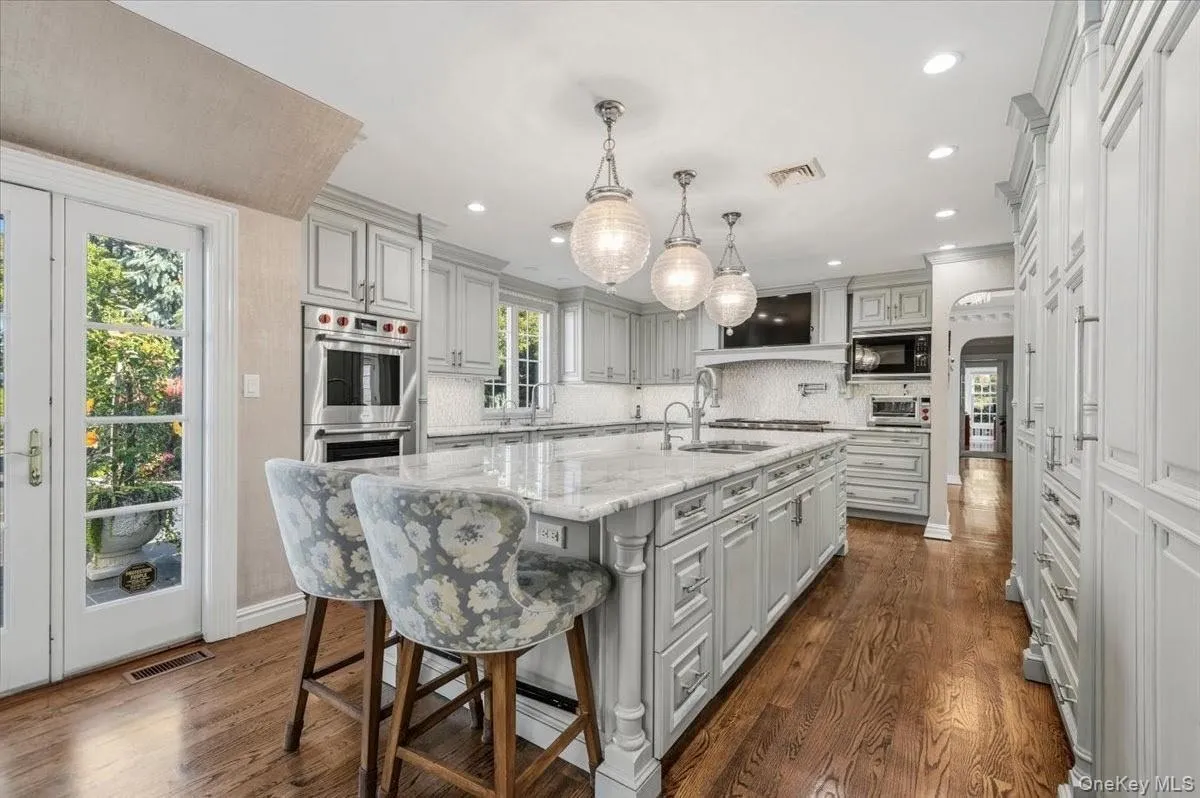 220 Causeway, Hempstead, NY, 7 Bedrooms Bedrooms, 14 Rooms Rooms,6 BathroomsBathrooms,Residential,For Rent,Causeway,0,1061332 220 Causeway, Hempstead, NY, 7 Bedrooms Bedrooms, 14 Rooms Rooms,6 BathroomsBathrooms,Residential,For Rent,Causeway,0,1061332