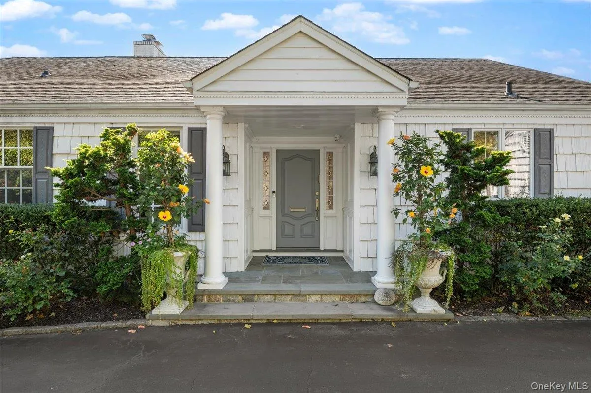 220 Causeway, Hempstead, NY, 7 Bedrooms Bedrooms, 14 Rooms Rooms,6 BathroomsBathrooms,Residential,For Rent,Causeway,0,1061332 220 Causeway, Hempstead, NY, 7 Bedrooms Bedrooms, 14 Rooms Rooms,6 BathroomsBathrooms,Residential,For Rent,Causeway,0,1061332