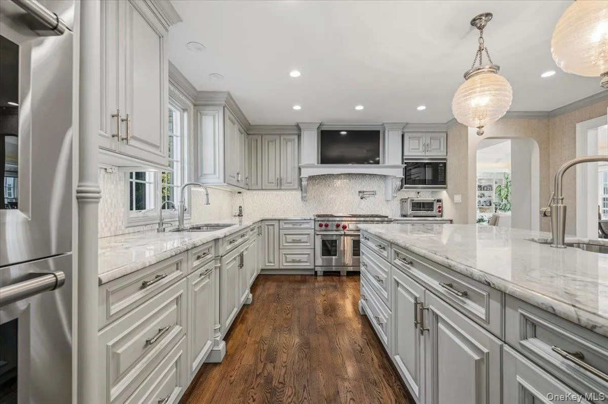 220 Causeway, Hempstead, NY, 7 Bedrooms Bedrooms, 14 Rooms Rooms,6 BathroomsBathrooms,Residential,For Rent,Causeway,0,1061332 220 Causeway, Hempstead, NY, 7 Bedrooms Bedrooms, 14 Rooms Rooms,6 BathroomsBathrooms,Residential,For Rent,Causeway,0,1061332