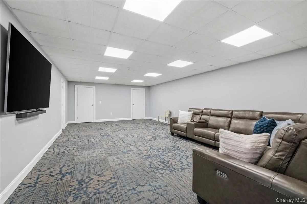 220 Causeway, Hempstead, NY, 7 Bedrooms Bedrooms, 14 Rooms Rooms,6 BathroomsBathrooms,Residential,For Rent,Causeway,0,1061332 220 Causeway, Hempstead, NY, 7 Bedrooms Bedrooms, 14 Rooms Rooms,6 BathroomsBathrooms,Residential,For Rent,Causeway,0,1061332