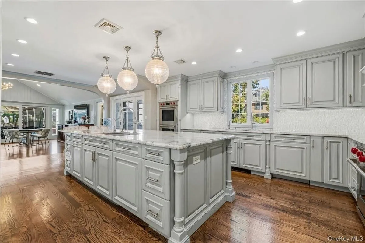 220 Causeway, Hempstead, NY, 7 Bedrooms Bedrooms, 14 Rooms Rooms,6 BathroomsBathrooms,Residential,For Rent,Causeway,0,1061332 220 Causeway, Hempstead, NY, 7 Bedrooms Bedrooms, 14 Rooms Rooms,6 BathroomsBathrooms,Residential,For Rent,Causeway,0,1061332