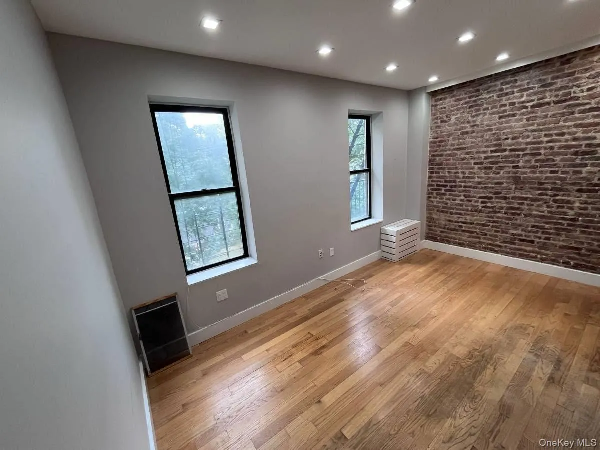 1782 Bay Ridge Parkway, New York, NY, 1 Bedroom Bedrooms, 3 Room Rooms,1 BathroomBathrooms,Residential Lease,For Rent,Bay Ridge,0,1061382 1782 Bay Ridge Parkway, New York, NY, 1 Bedroom Bedrooms, 3 Room Rooms,1 BathroomBathrooms,Residential Lease,For Rent,Bay Ridge,0,1061382