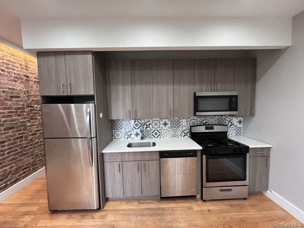 1782 Bay Ridge Parkway, New York, NY, 1 Bedroom Bedrooms, 3 Room Rooms,1 BathroomBathrooms,Residential Lease,For Rent,Bay Ridge,0,1061382 1782 Bay Ridge Parkway, New York, NY, 1 Bedroom Bedrooms, 3 Room Rooms,1 BathroomBathrooms,Residential Lease,For Rent,Bay Ridge,0,1061382