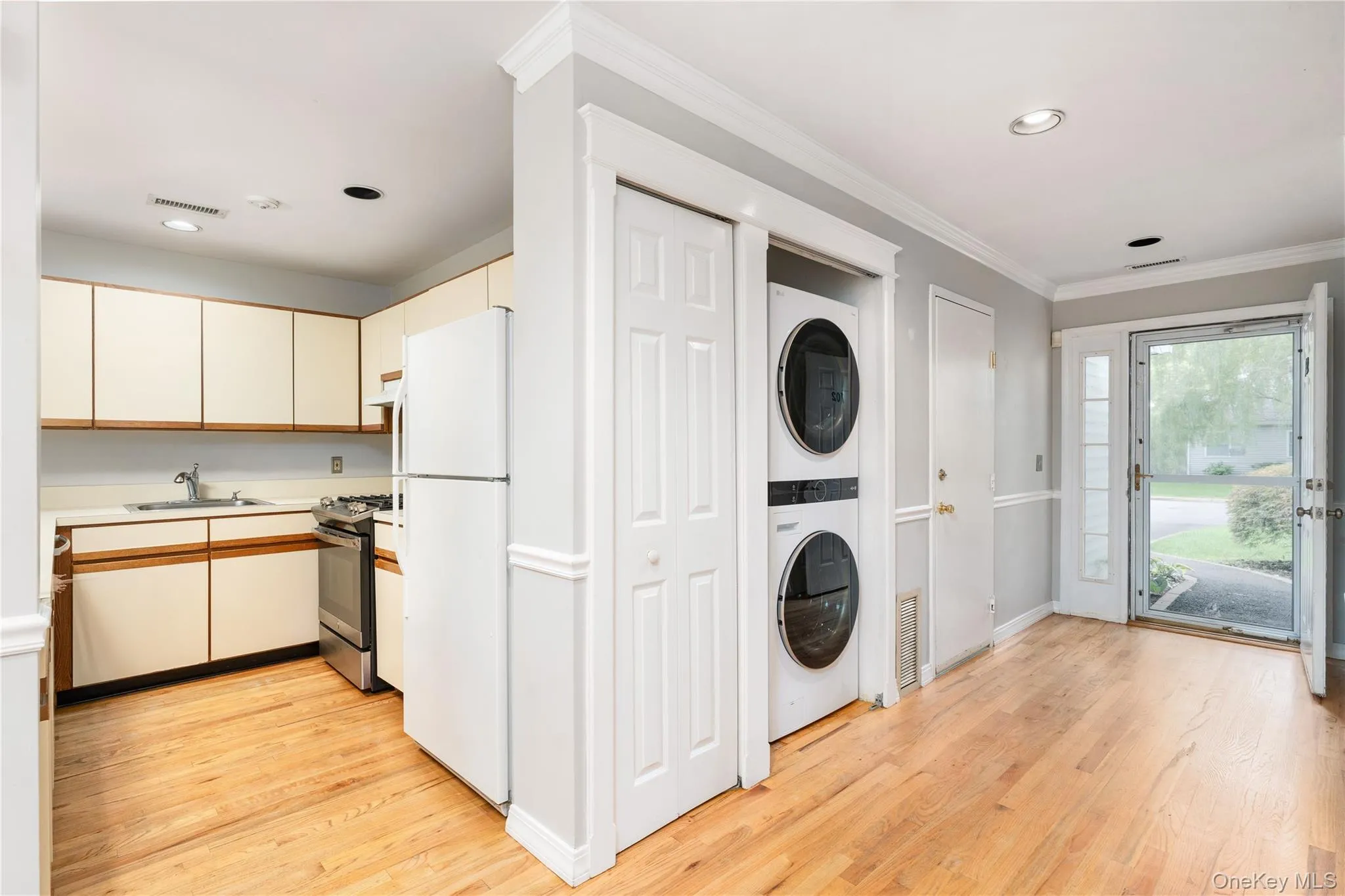 702 Sara Circle, Brookhaven, NY, 2 Bedroom Bedrooms, 5 Room Rooms,2 BathroomBathrooms,Residential Lease,For Rent,Sara,0,1061393 702 Sara Circle, Brookhaven, NY, 2 Bedroom Bedrooms, 5 Room Rooms,2 BathroomBathrooms,Residential Lease,For Rent,Sara,0,1061393