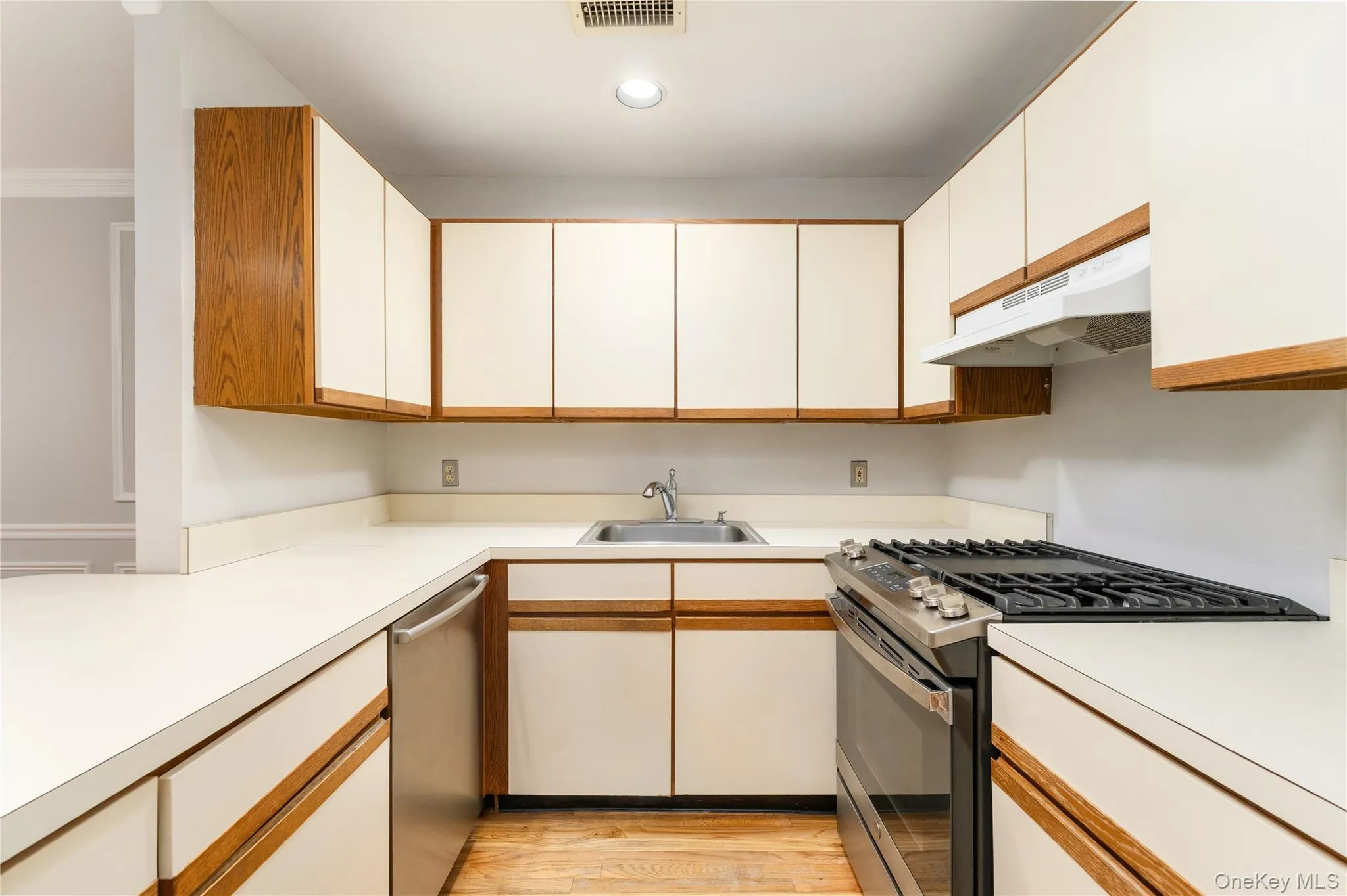 702 Sara Circle, Brookhaven, NY, 2 Bedroom Bedrooms, 5 Room Rooms,2 BathroomBathrooms,Residential Lease,For Rent,Sara,0,1061393 702 Sara Circle, Brookhaven, NY, 2 Bedroom Bedrooms, 5 Room Rooms,2 BathroomBathrooms,Residential Lease,For Rent,Sara,0,1061393