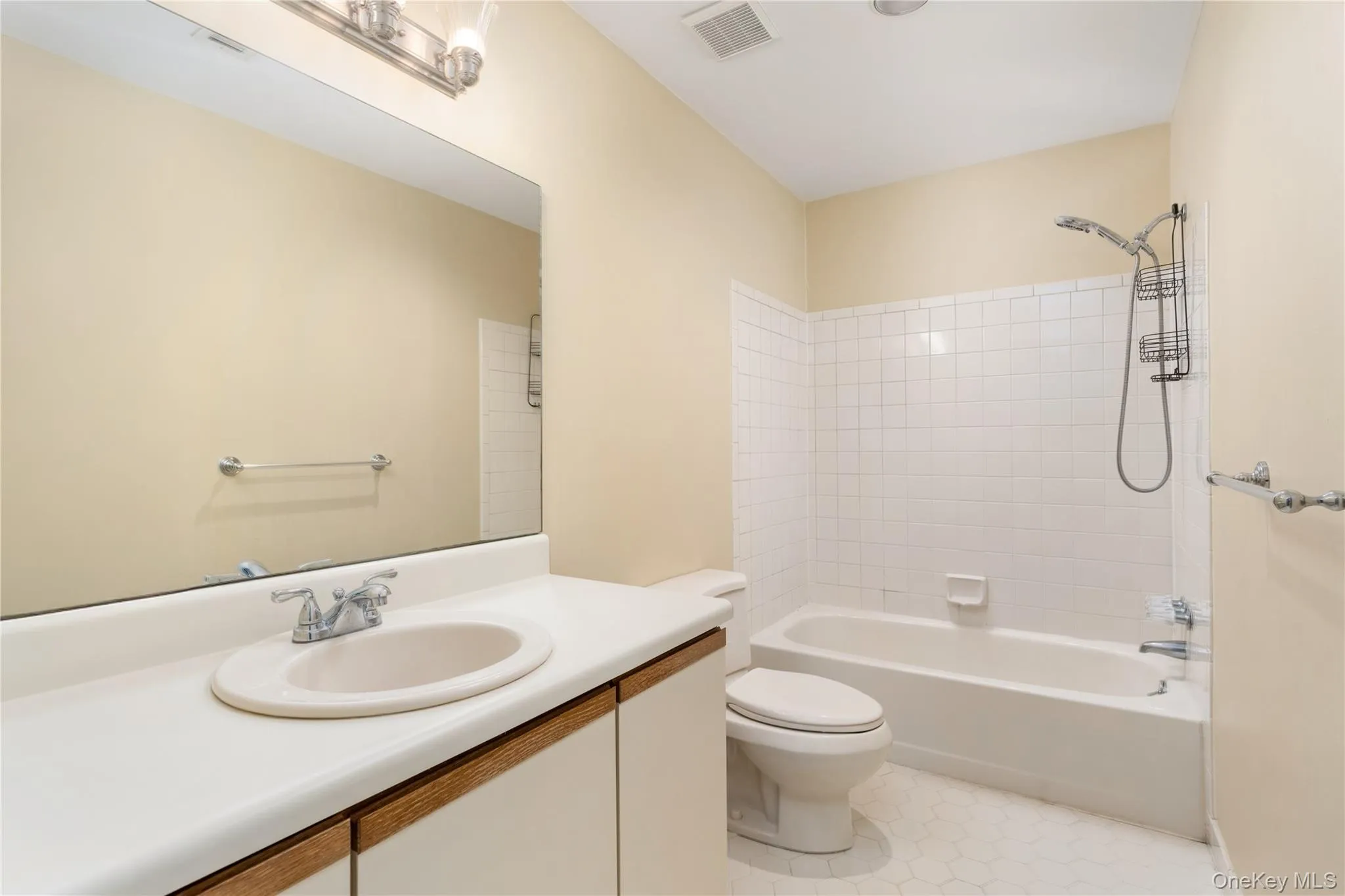 702 Sara Circle, Brookhaven, NY, 2 Bedroom Bedrooms, 5 Room Rooms,2 BathroomBathrooms,Residential Lease,For Rent,Sara,0,1061393 702 Sara Circle, Brookhaven, NY, 2 Bedroom Bedrooms, 5 Room Rooms,2 BathroomBathrooms,Residential Lease,For Rent,Sara,0,1061393