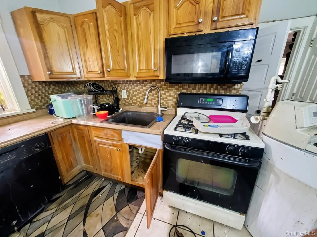 315 Mountain Avenue, Monroe, NY, 4 Bedrooms Bedrooms, 7 Rooms Rooms,1 BathroomBathrooms,Residential,For Rent,Mountain,0,1061408 315 Mountain Avenue, Monroe, NY, 4 Bedrooms Bedrooms, 7 Rooms Rooms,1 BathroomBathrooms,Residential,For Rent,Mountain,0,1061408