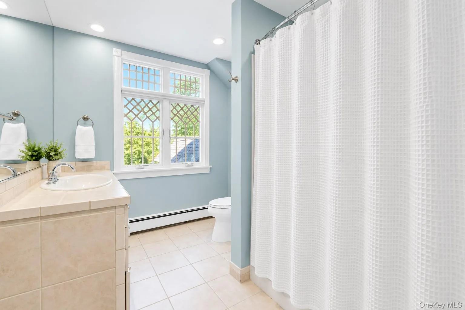 Second Floor Hall Bath With Tub/Shower & Winter Waterviews! Second Floor Hall Bath With Tub/Shower & Winter Waterviews!