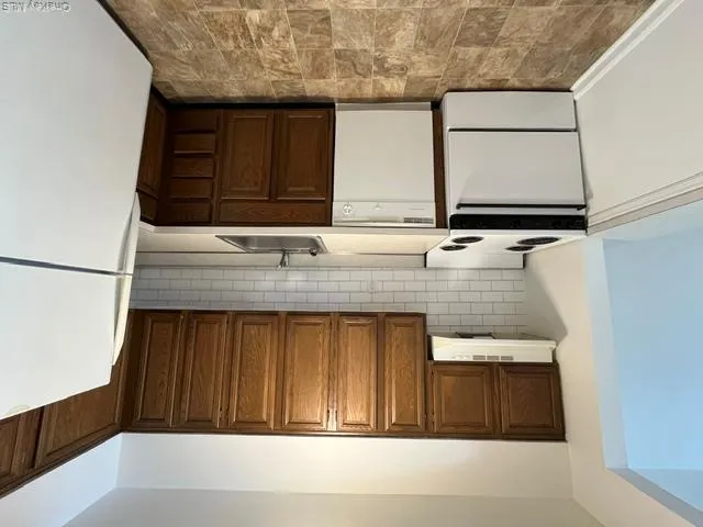191 Main Street, North Hempstead, NY, 1 Bedroom Bedrooms, 3 Rooms Rooms,1 BathroomBathrooms,Residential Lease,For Rent,Main,0,1061433 191 Main Street, North Hempstead, NY, 1 Bedroom Bedrooms, 3 Rooms Rooms,1 BathroomBathrooms,Residential Lease,For Rent,Main,0,1061433