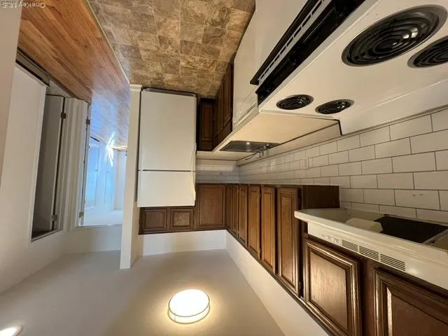 191 Main Street, North Hempstead, NY, 1 Bedroom Bedrooms, 3 Rooms Rooms,1 BathroomBathrooms,Residential Lease,For Rent,Main,0,1061433 191 Main Street, North Hempstead, NY, 1 Bedroom Bedrooms, 3 Rooms Rooms,1 BathroomBathrooms,Residential Lease,For Rent,Main,0,1061433