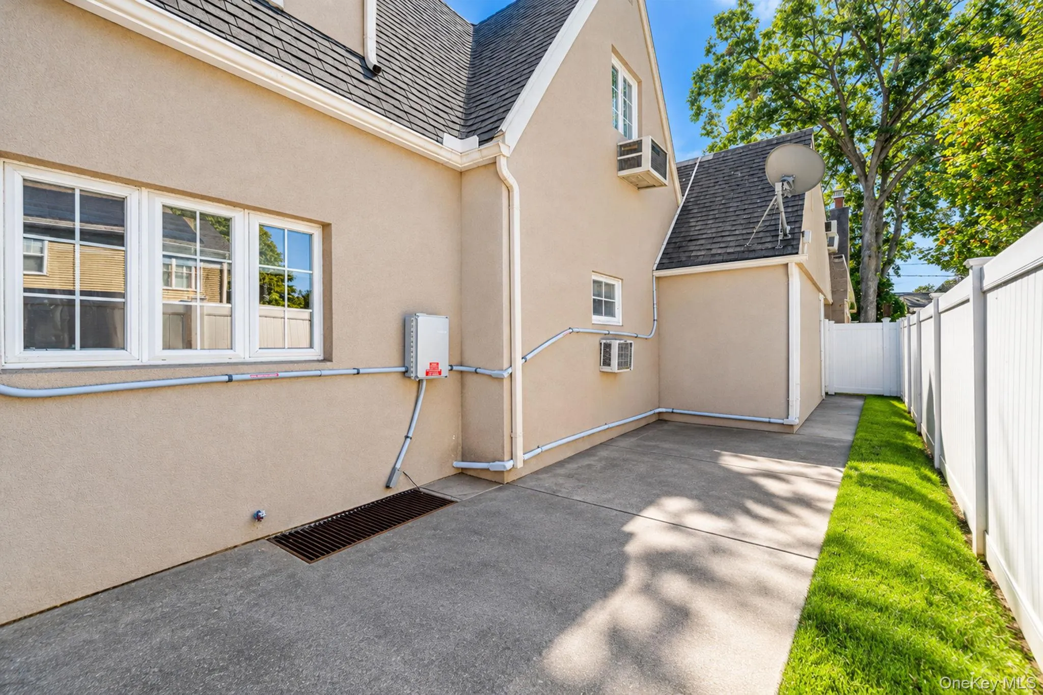 414 Avalon Place, Hempstead, NY, 5 Bedrooms Bedrooms, 12 Rooms Rooms,2 BathroomsBathrooms,Residential,For Rent,Avalon,0,1061435 414 Avalon Place, Hempstead, NY, 5 Bedrooms Bedrooms, 12 Rooms Rooms,2 BathroomsBathrooms,Residential,For Rent,Avalon,0,1061435