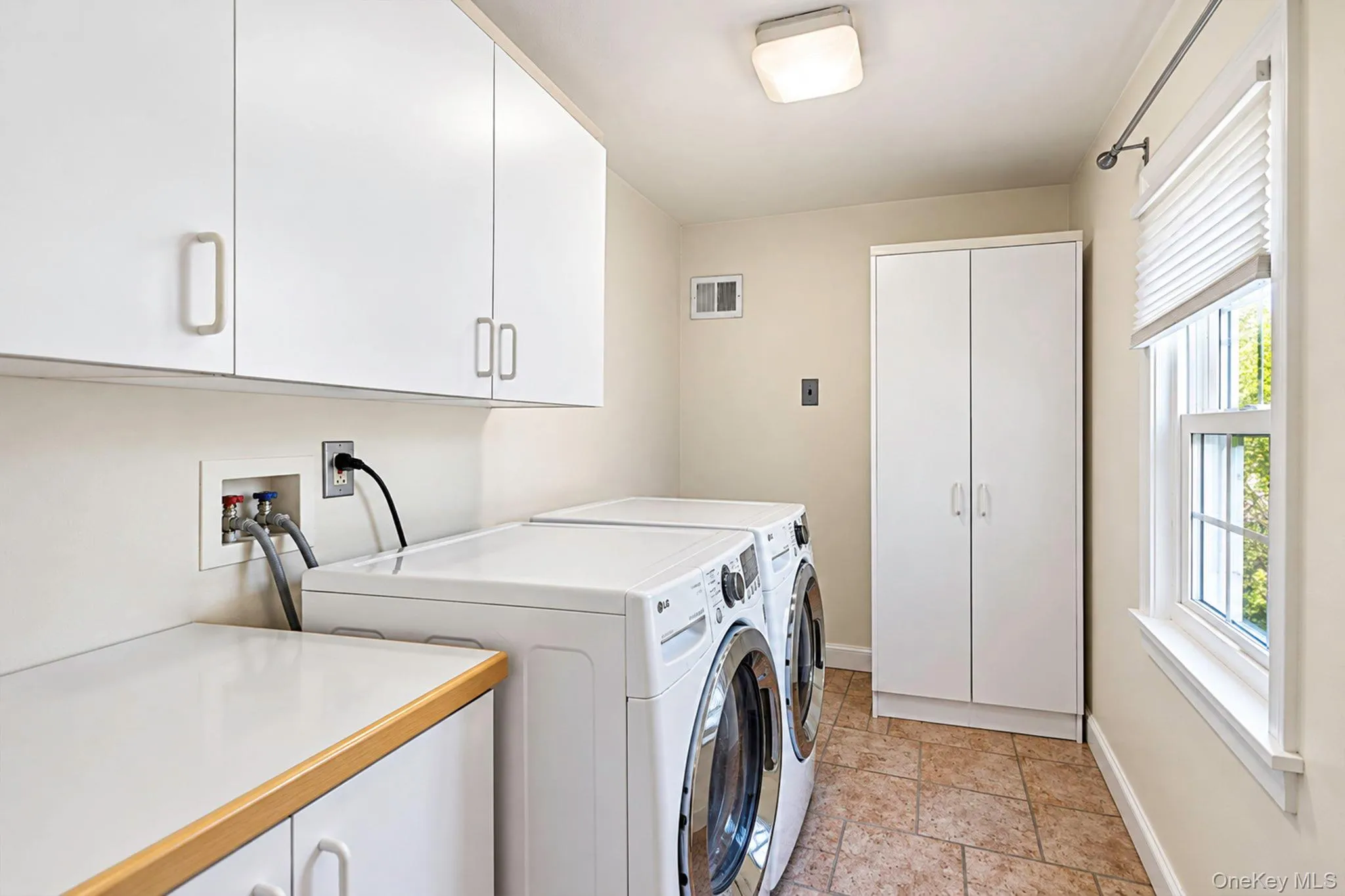 414 Avalon Place, Hempstead, NY, 5 Bedrooms Bedrooms, 12 Rooms Rooms,2 BathroomsBathrooms,Residential,For Rent,Avalon,0,1061435 414 Avalon Place, Hempstead, NY, 5 Bedrooms Bedrooms, 12 Rooms Rooms,2 BathroomsBathrooms,Residential,For Rent,Avalon,0,1061435