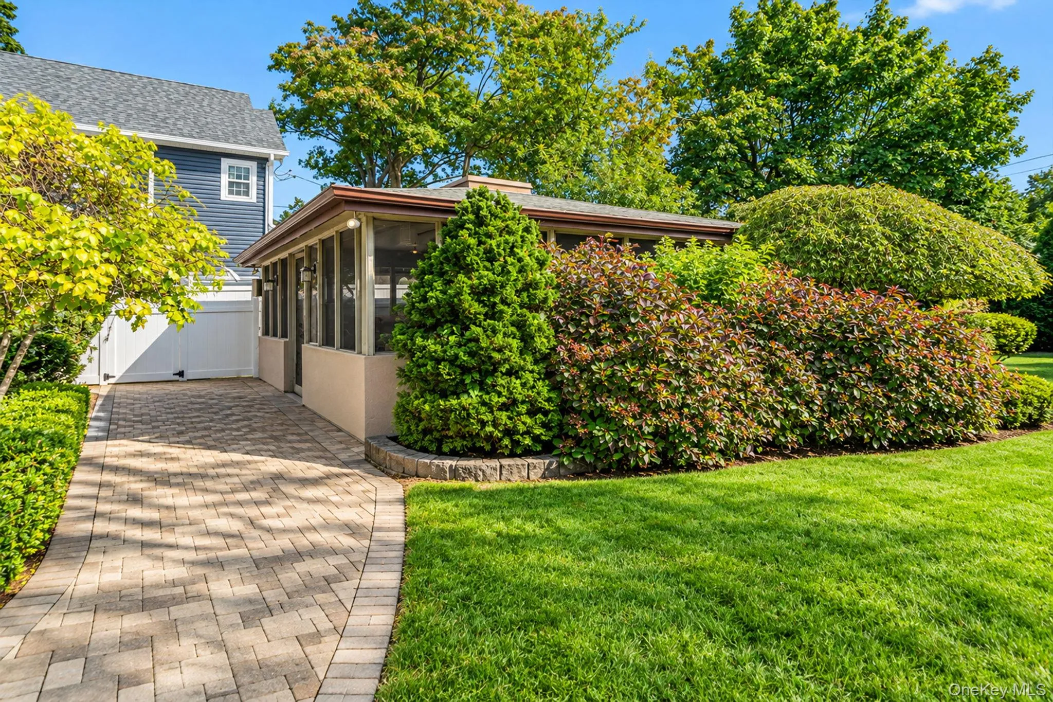 414 Avalon Place, Hempstead, NY, 5 Bedrooms Bedrooms, 12 Rooms Rooms,2 BathroomsBathrooms,Residential,For Rent,Avalon,0,1061435 414 Avalon Place, Hempstead, NY, 5 Bedrooms Bedrooms, 12 Rooms Rooms,2 BathroomsBathrooms,Residential,For Rent,Avalon,0,1061435
