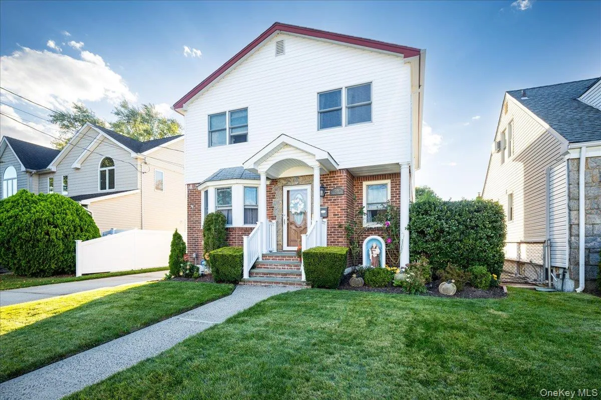 206 Grange Street, Hempstead, NY, 4 Bedrooms Bedrooms, 10 Rooms Rooms,2 BathroomsBathrooms,Residential,For Rent,Grange,0,1061458 206 Grange Street, Hempstead, NY, 4 Bedrooms Bedrooms, 10 Rooms Rooms,2 BathroomsBathrooms,Residential,For Rent,Grange,0,1061458
