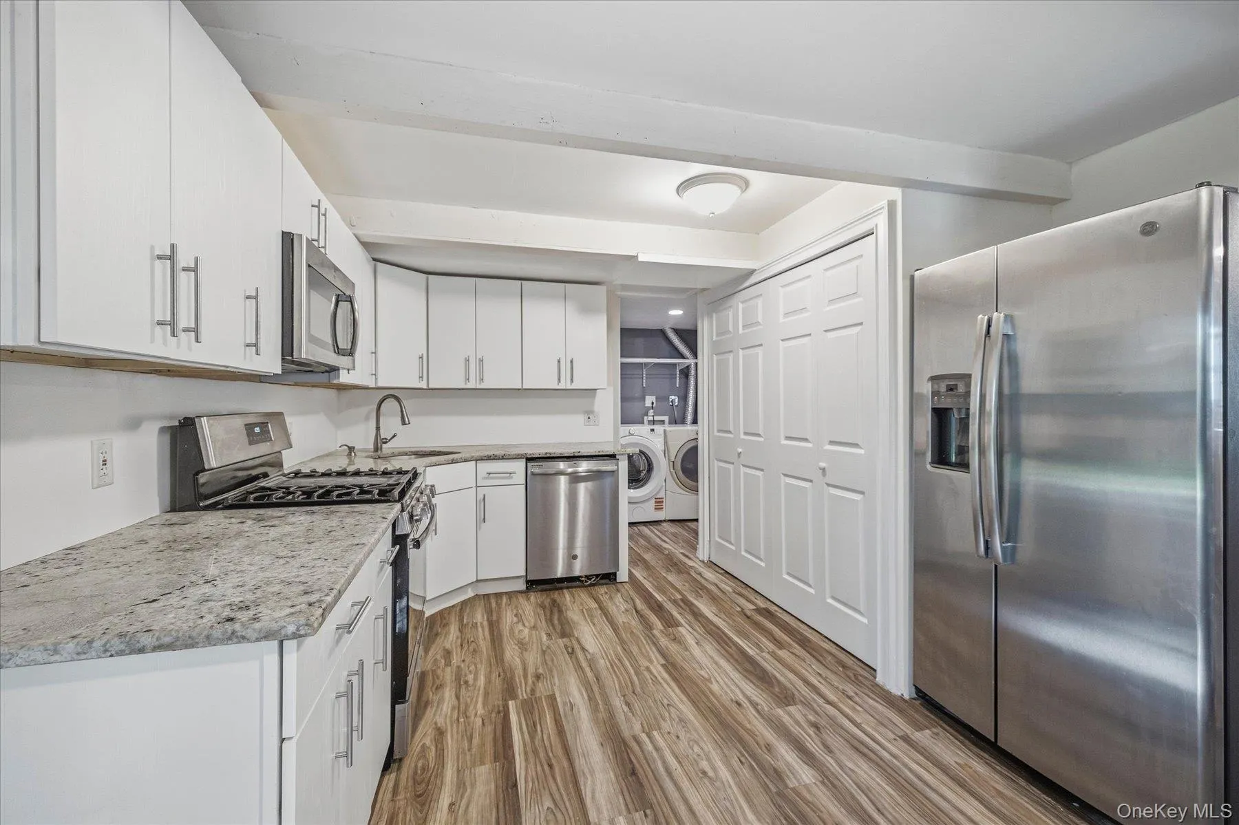 32 Lodge Lane, Brookhaven, NY, 4 Bedrooms Bedrooms, 7 Rooms Rooms,1 BathroomBathrooms,Residential,For Rent,Lodge,0,1061463 32 Lodge Lane, Brookhaven, NY, 4 Bedrooms Bedrooms, 7 Rooms Rooms,1 BathroomBathrooms,Residential,For Rent,Lodge,0,1061463