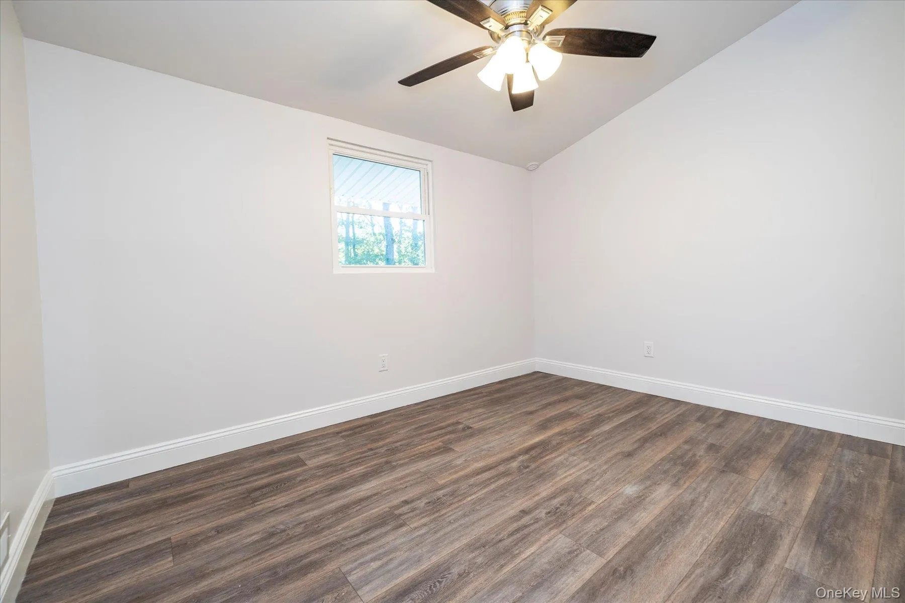 32 Lodge Lane, Brookhaven, NY, 4 Bedrooms Bedrooms, 7 Rooms Rooms,1 BathroomBathrooms,Residential,For Rent,Lodge,0,1061463 32 Lodge Lane, Brookhaven, NY, 4 Bedrooms Bedrooms, 7 Rooms Rooms,1 BathroomBathrooms,Residential,For Rent,Lodge,0,1061463