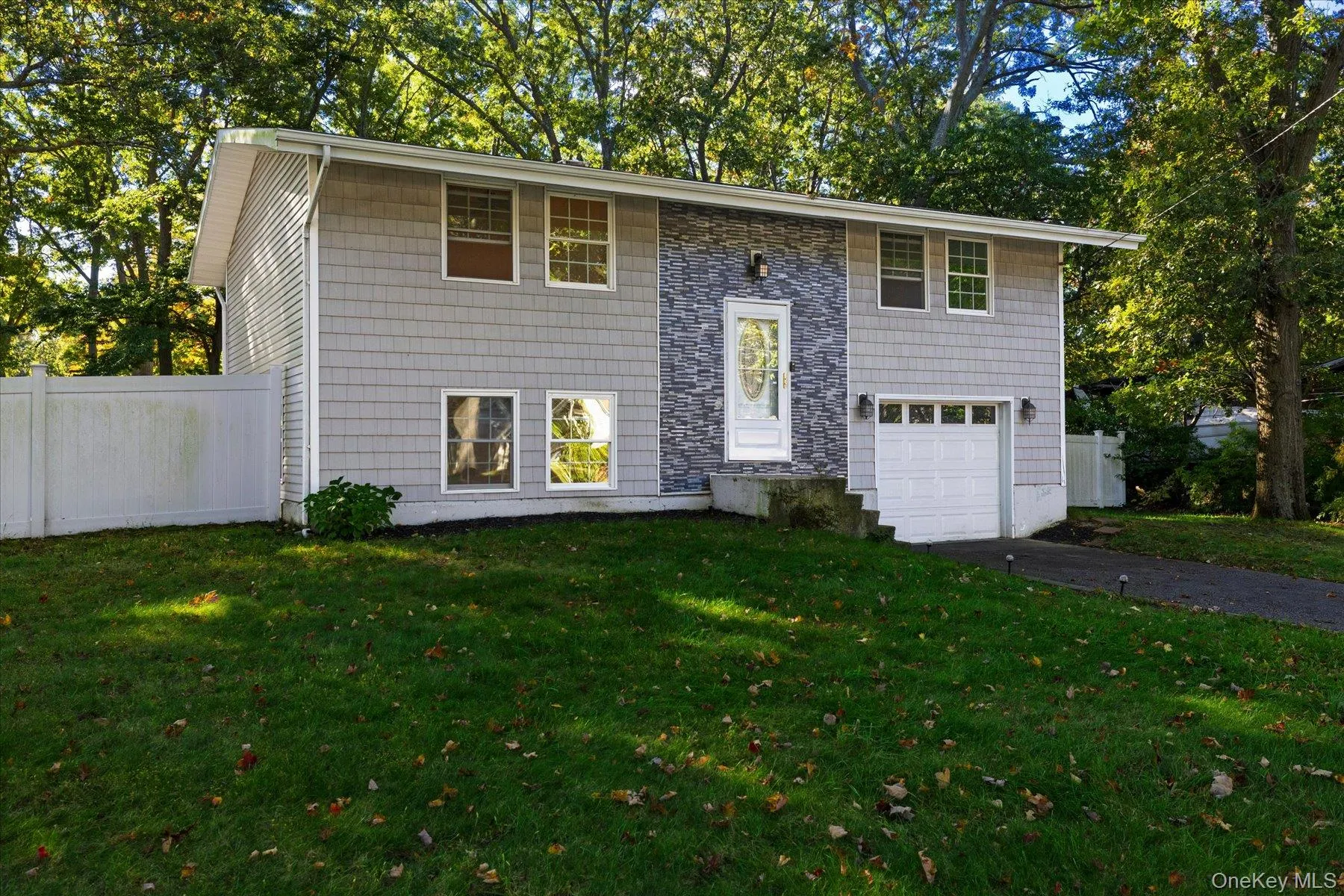 32 Lodge Lane, Brookhaven, NY, 4 Bedrooms Bedrooms, 7 Rooms Rooms,1 BathroomBathrooms,Residential,For Rent,Lodge,0,1061463 32 Lodge Lane, Brookhaven, NY, 4 Bedrooms Bedrooms, 7 Rooms Rooms,1 BathroomBathrooms,Residential,For Rent,Lodge,0,1061463