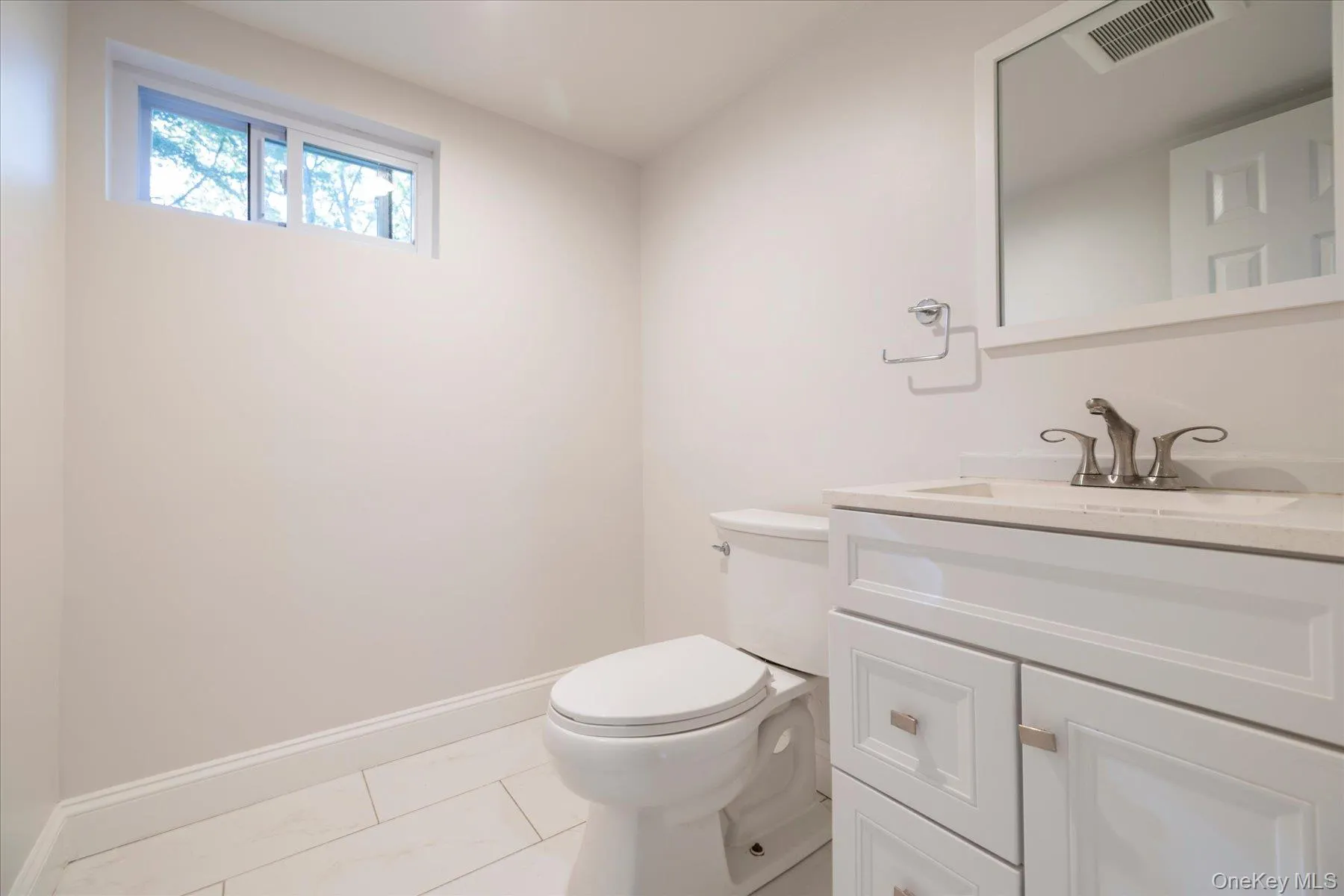 32 Lodge Lane, Brookhaven, NY, 4 Bedrooms Bedrooms, 7 Rooms Rooms,1 BathroomBathrooms,Residential,For Rent,Lodge,0,1061463 32 Lodge Lane, Brookhaven, NY, 4 Bedrooms Bedrooms, 7 Rooms Rooms,1 BathroomBathrooms,Residential,For Rent,Lodge,0,1061463