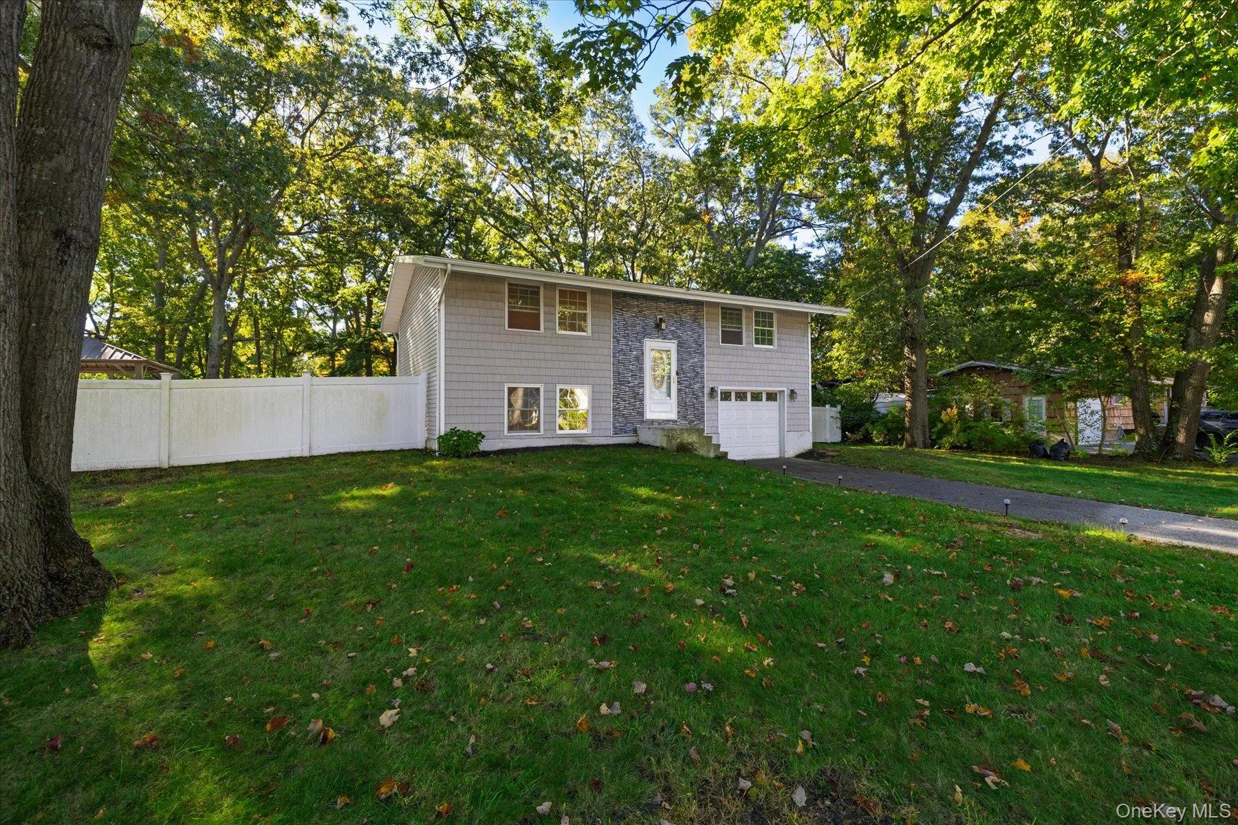 32 Lodge Lane, Brookhaven, NY, 4 Bedrooms Bedrooms, 7 Rooms Rooms,1 BathroomBathrooms,Residential,For Rent,Lodge,0,1061463 32 Lodge Lane, Brookhaven, NY, 4 Bedrooms Bedrooms, 7 Rooms Rooms,1 BathroomBathrooms,Residential,For Rent,Lodge,0,1061463