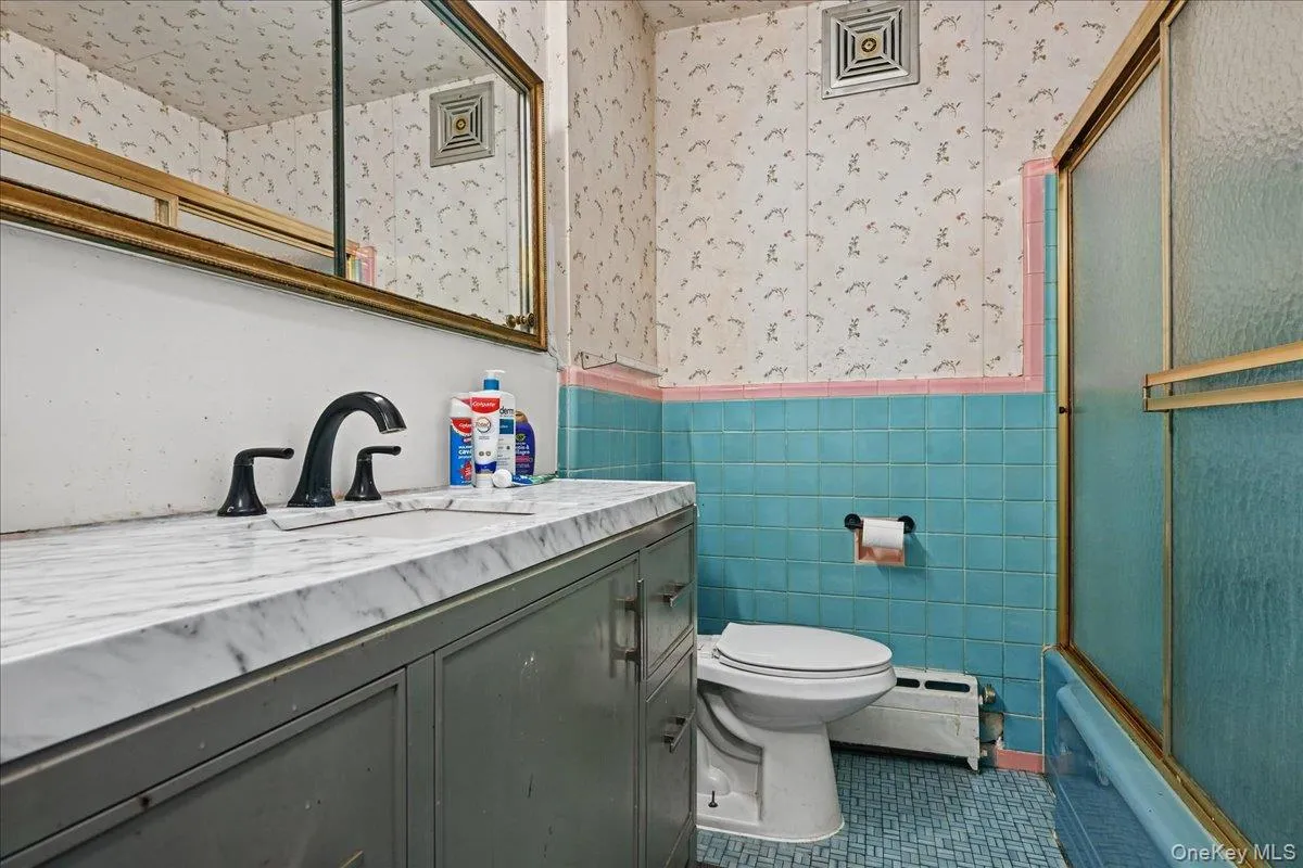 121 Norman Street, North Hempstead, NY, 4 Bedrooms Bedrooms, 7 Rooms Rooms,2 BathroomsBathrooms,Residential,For Rent,Norman,0,1061474 121 Norman Street, North Hempstead, NY, 4 Bedrooms Bedrooms, 7 Rooms Rooms,2 BathroomsBathrooms,Residential,For Rent,Norman,0,1061474