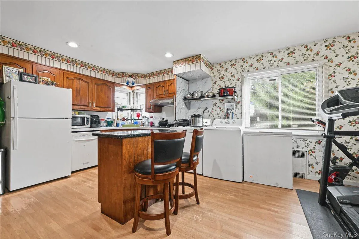 121 Norman Street, North Hempstead, NY, 4 Bedrooms Bedrooms, 7 Rooms Rooms,2 BathroomsBathrooms,Residential,For Rent,Norman,0,1061474 121 Norman Street, North Hempstead, NY, 4 Bedrooms Bedrooms, 7 Rooms Rooms,2 BathroomsBathrooms,Residential,For Rent,Norman,0,1061474