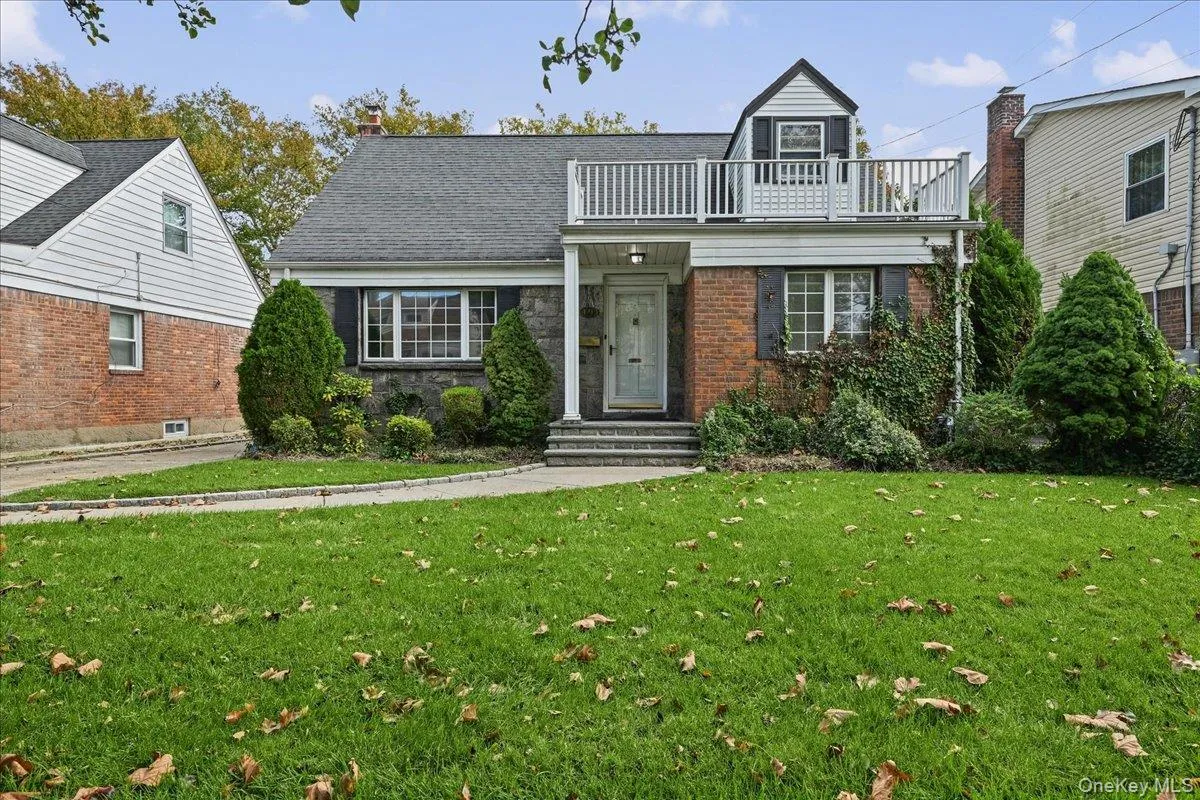 121 Norman Street, North Hempstead, NY, 4 Bedrooms Bedrooms, 7 Rooms Rooms,2 BathroomsBathrooms,Residential,For Rent,Norman,0,1061474 121 Norman Street, North Hempstead, NY, 4 Bedrooms Bedrooms, 7 Rooms Rooms,2 BathroomsBathrooms,Residential,For Rent,Norman,0,1061474
