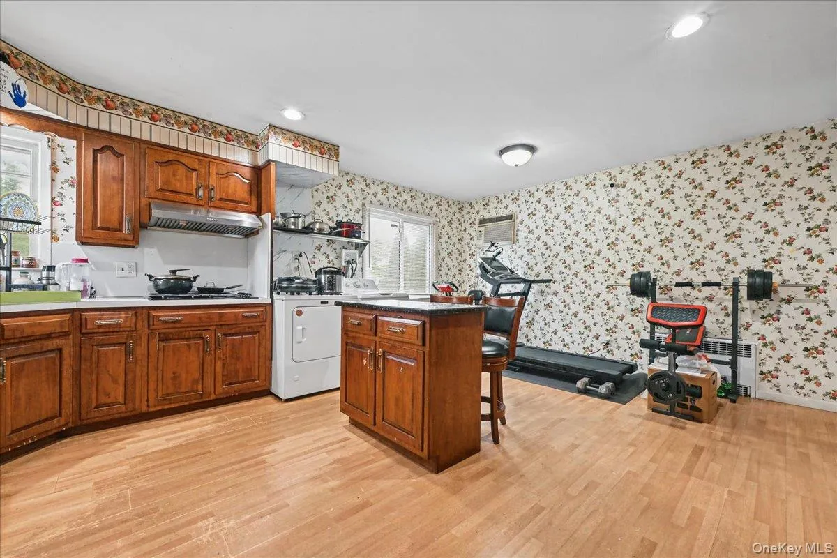 121 Norman Street, North Hempstead, NY, 4 Bedrooms Bedrooms, 7 Rooms Rooms,2 BathroomsBathrooms,Residential,For Rent,Norman,0,1061474 121 Norman Street, North Hempstead, NY, 4 Bedrooms Bedrooms, 7 Rooms Rooms,2 BathroomsBathrooms,Residential,For Rent,Norman,0,1061474