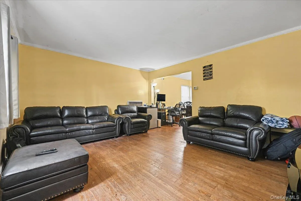 121 Norman Street, North Hempstead, NY, 4 Bedrooms Bedrooms, 7 Rooms Rooms,2 BathroomsBathrooms,Residential,For Rent,Norman,0,1061474 121 Norman Street, North Hempstead, NY, 4 Bedrooms Bedrooms, 7 Rooms Rooms,2 BathroomsBathrooms,Residential,For Rent,Norman,0,1061474
