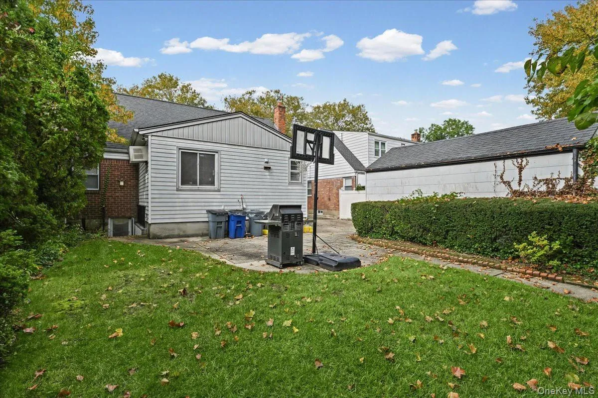 121 Norman Street, North Hempstead, NY, 4 Bedrooms Bedrooms, 7 Rooms Rooms,2 BathroomsBathrooms,Residential,For Rent,Norman,0,1061474 121 Norman Street, North Hempstead, NY, 4 Bedrooms Bedrooms, 7 Rooms Rooms,2 BathroomsBathrooms,Residential,For Rent,Norman,0,1061474