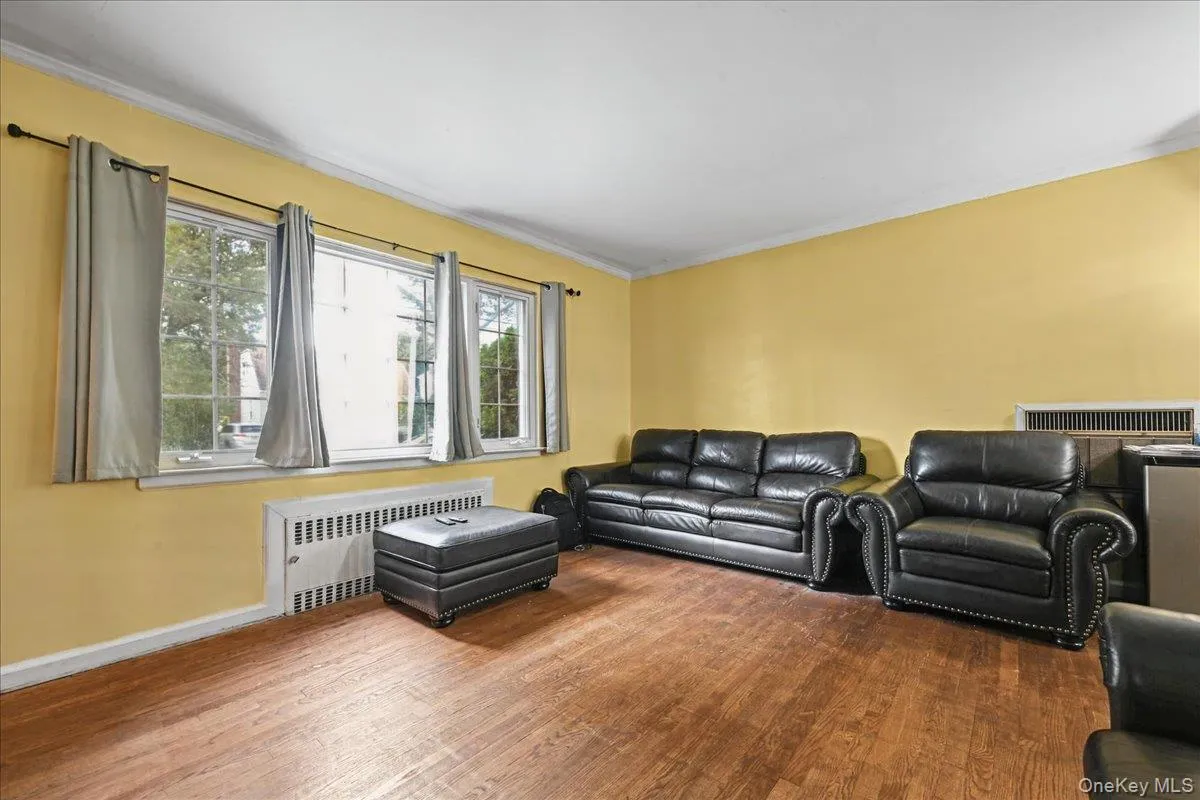 121 Norman Street, North Hempstead, NY, 4 Bedrooms Bedrooms, 7 Rooms Rooms,2 BathroomsBathrooms,Residential,For Rent,Norman,0,1061474 121 Norman Street, North Hempstead, NY, 4 Bedrooms Bedrooms, 7 Rooms Rooms,2 BathroomsBathrooms,Residential,For Rent,Norman,0,1061474